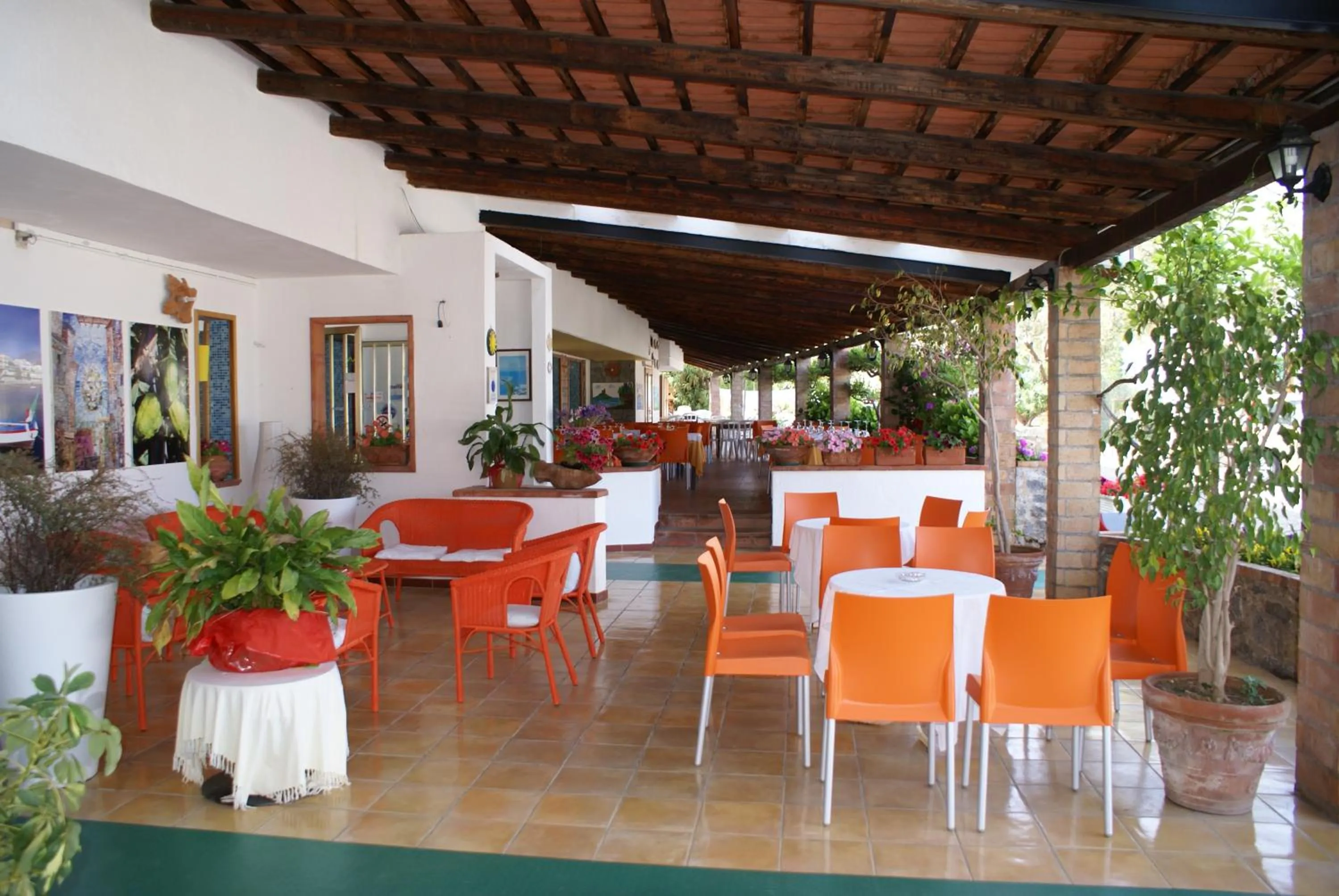 Restaurant/places to eat in Hotel Cristina