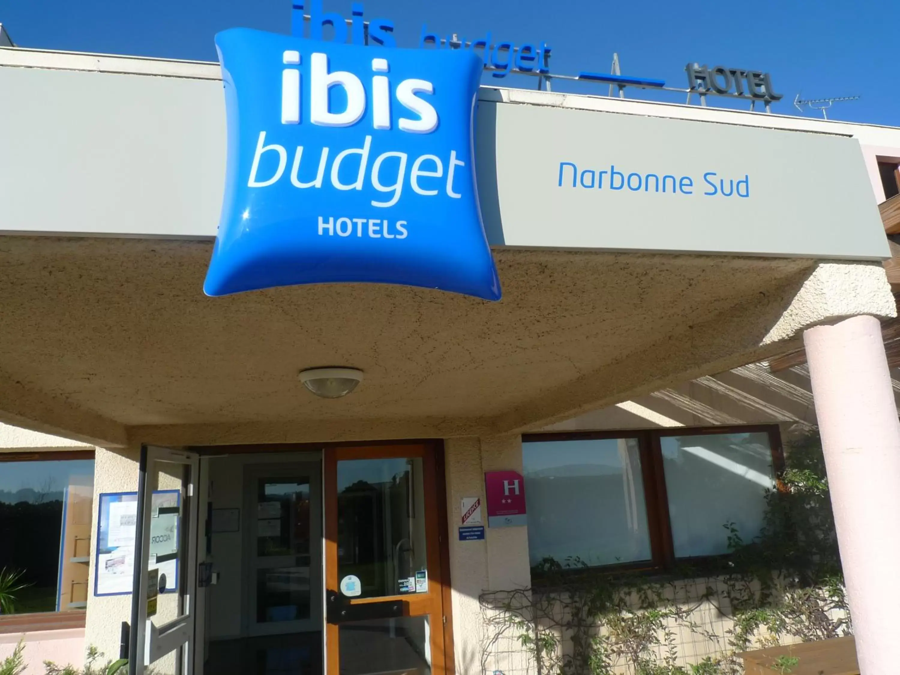 Facade/entrance in ibis budget Narbonne Sud A9/A61