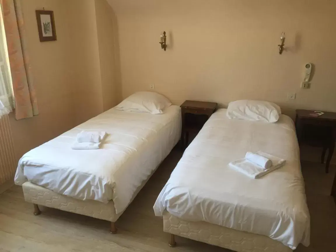 Bedroom, Bed in Le Lanthenay