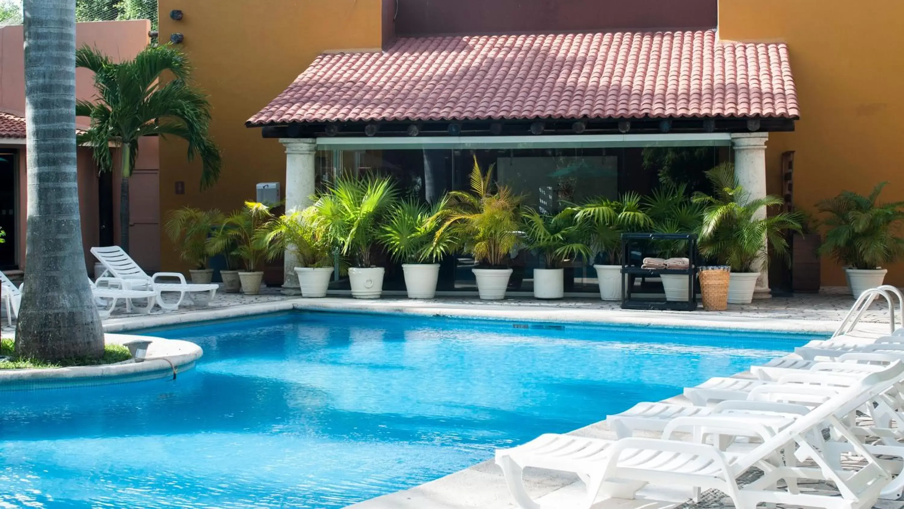 Swimming Pool in Holiday Inn Ciudad Del Carmen, an IHG Hotel