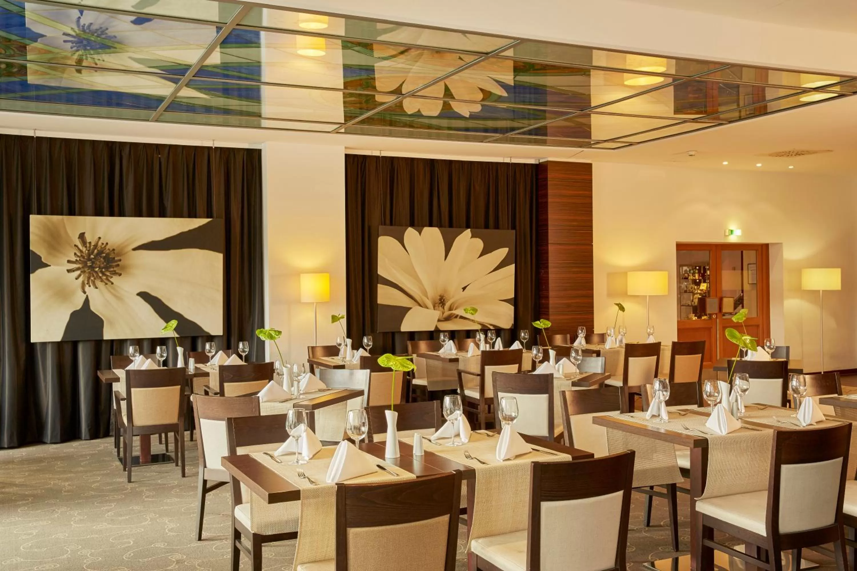 Restaurant/places to eat in H+ Hotel Leipzig-Halle