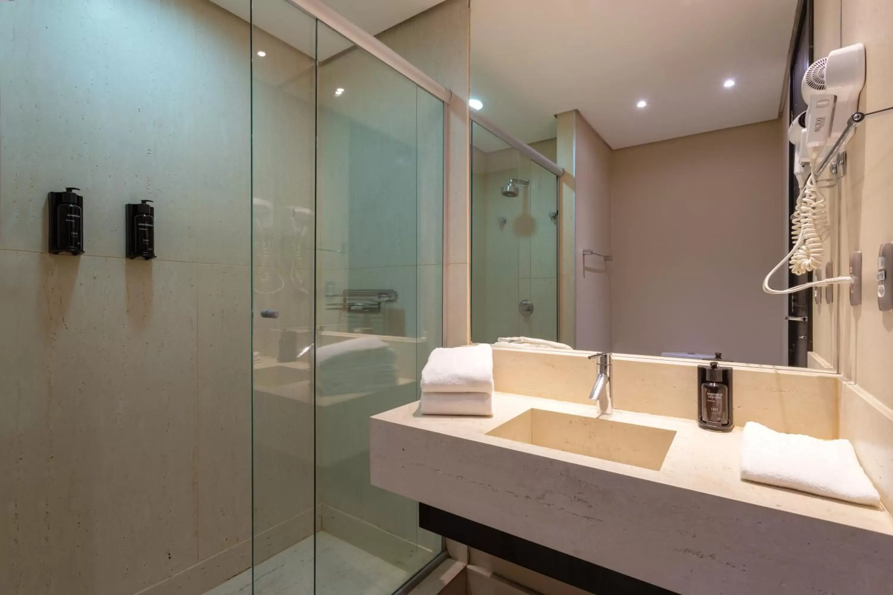 Shower, Bathroom in Tryp by Wyndham Belo Horizonte Savassi