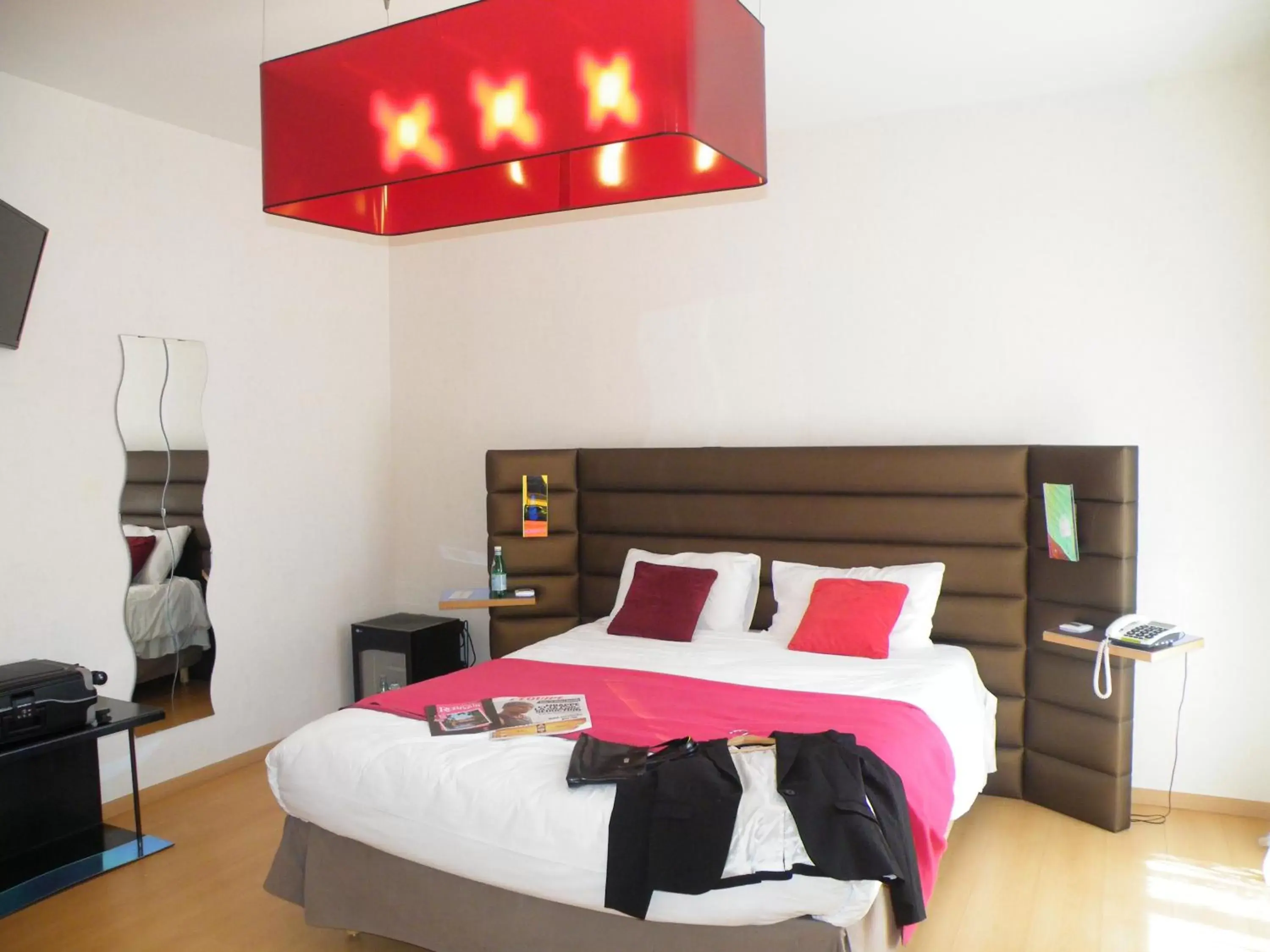Bedroom, Bed in Brit Hotel Roanne - Le Grand Hôtel