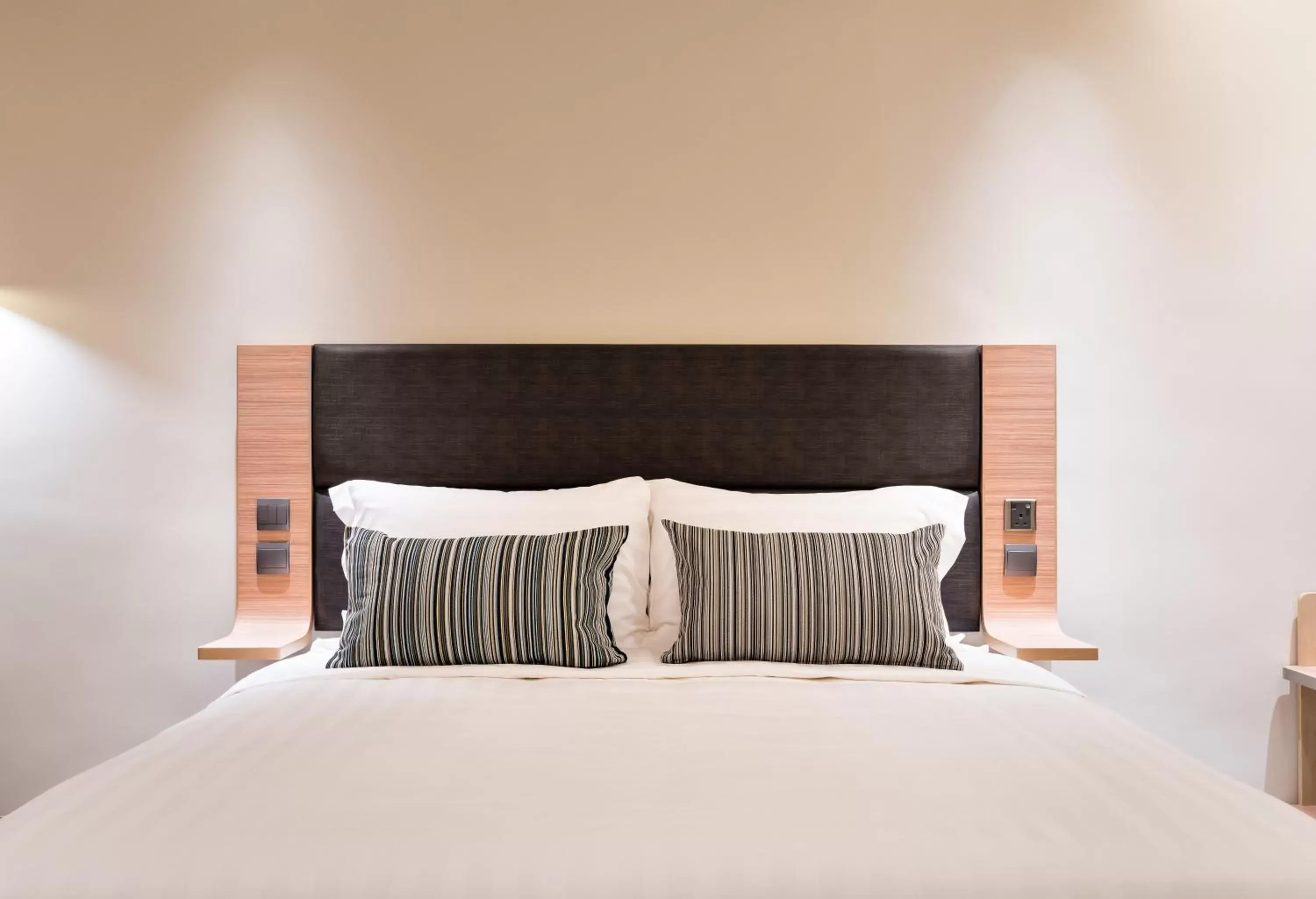 Bed in Camlux Hotel