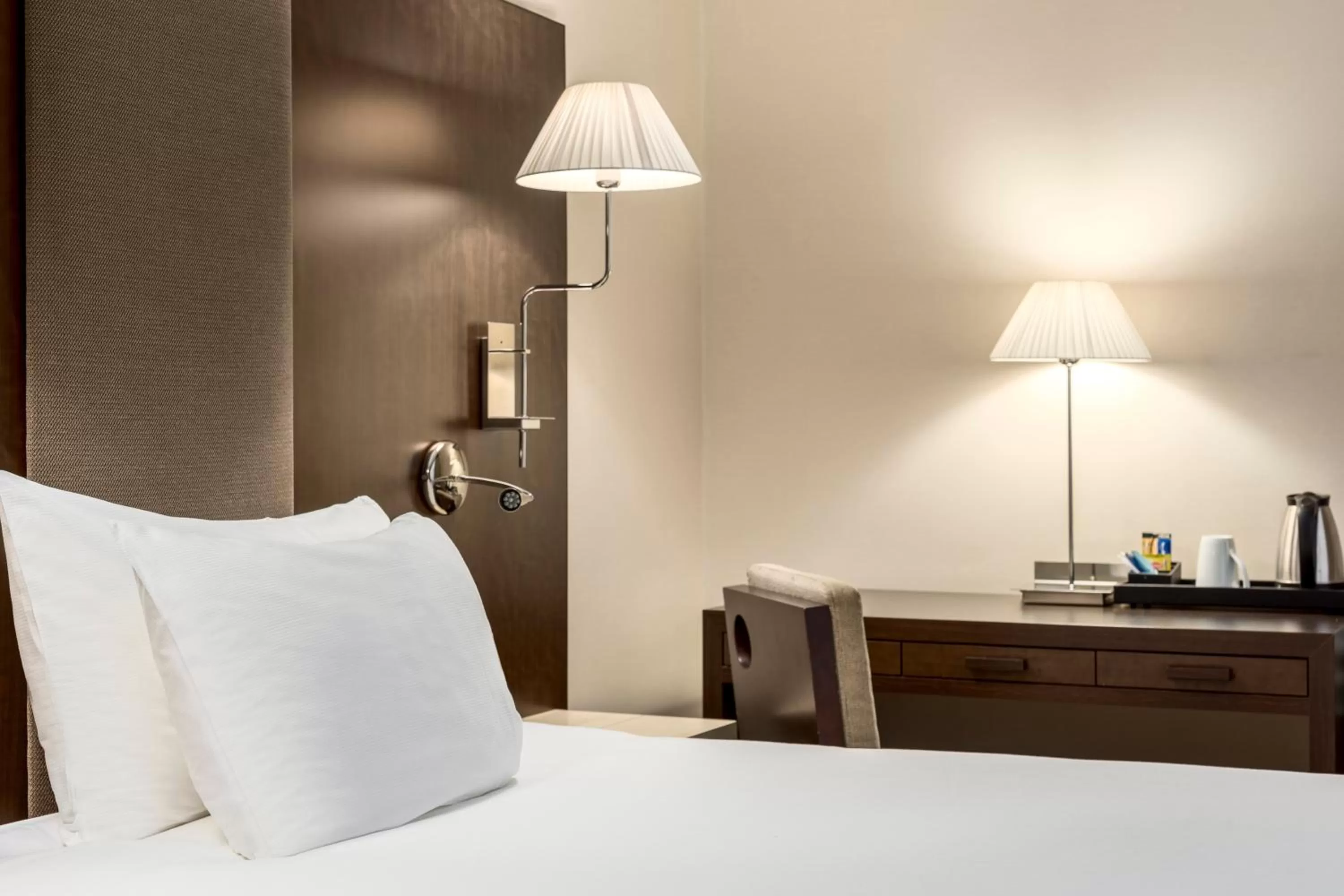 Bedroom, Bed in NH Coimbra Dona Ines