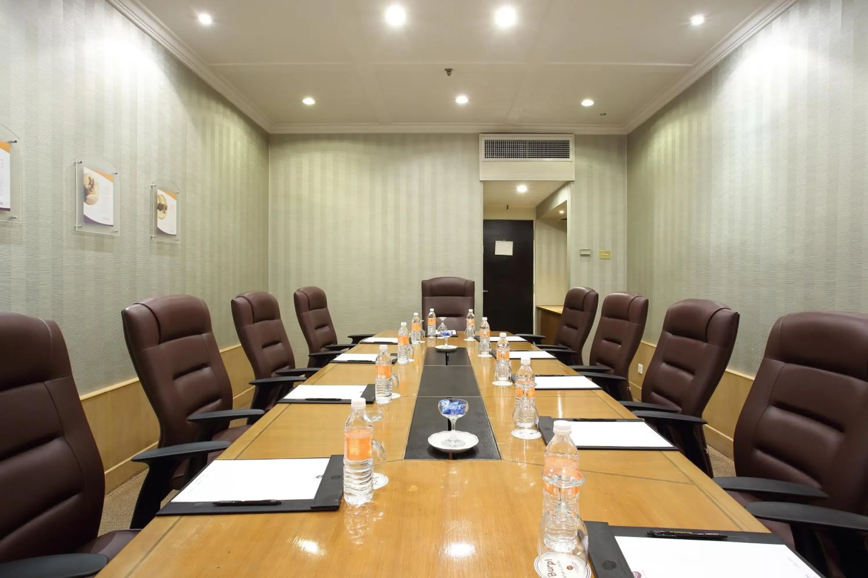 Business facilities in Corus Hotel Kuala Lumpur