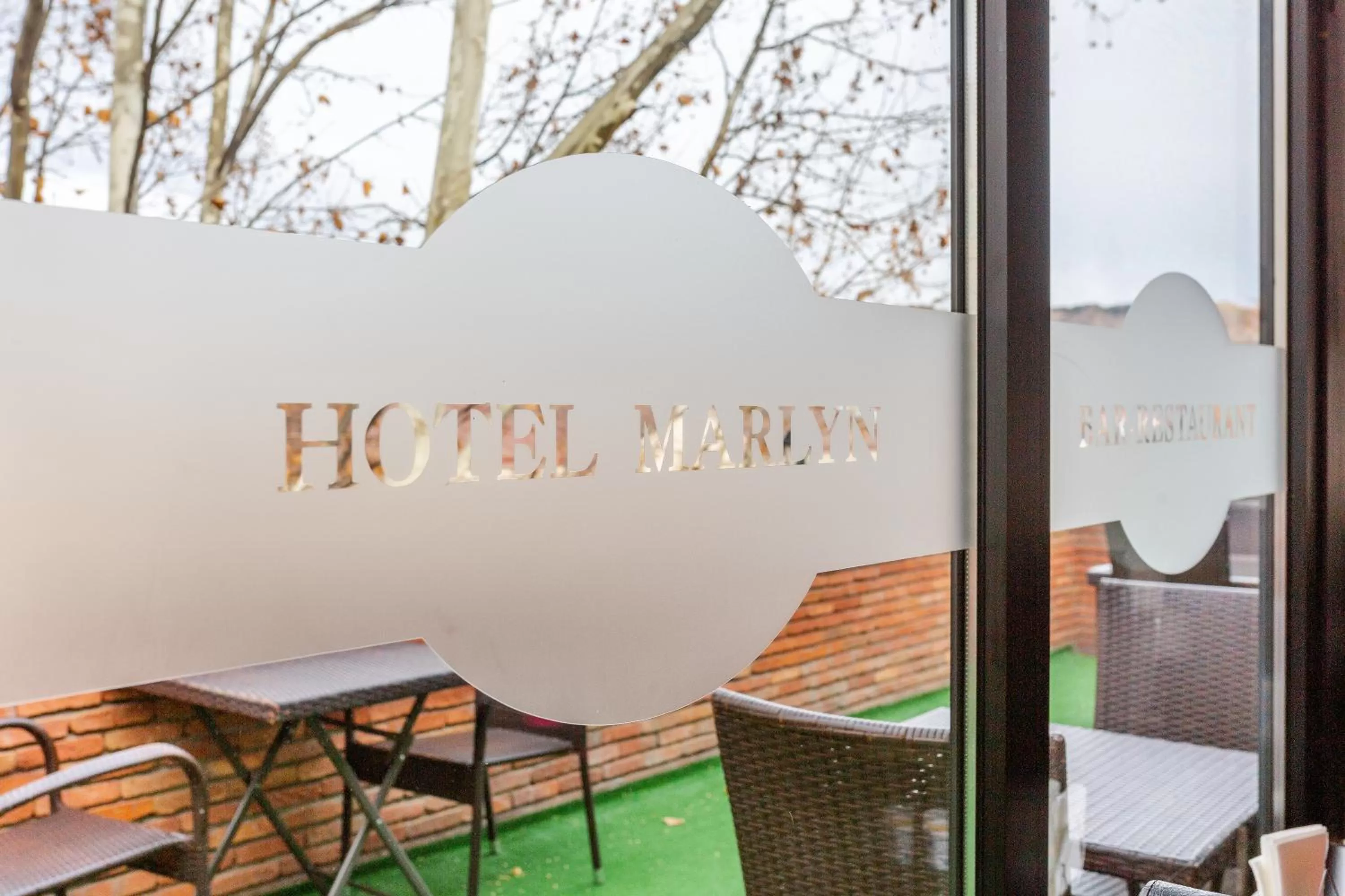 Restaurant/places to eat in Hotel Marlyn