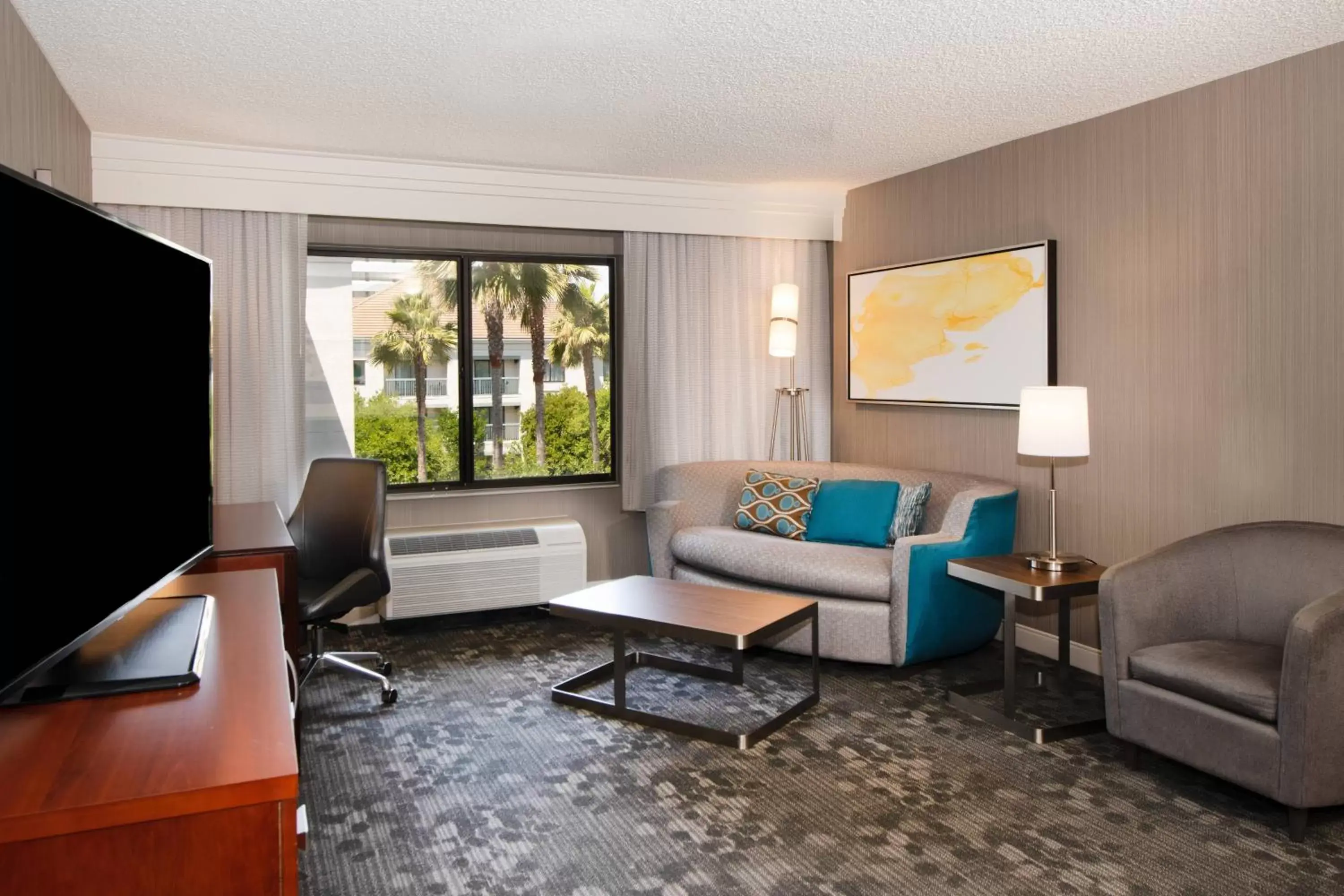 Living room, Seating Area in Courtyard by Marriott Oakland Airport