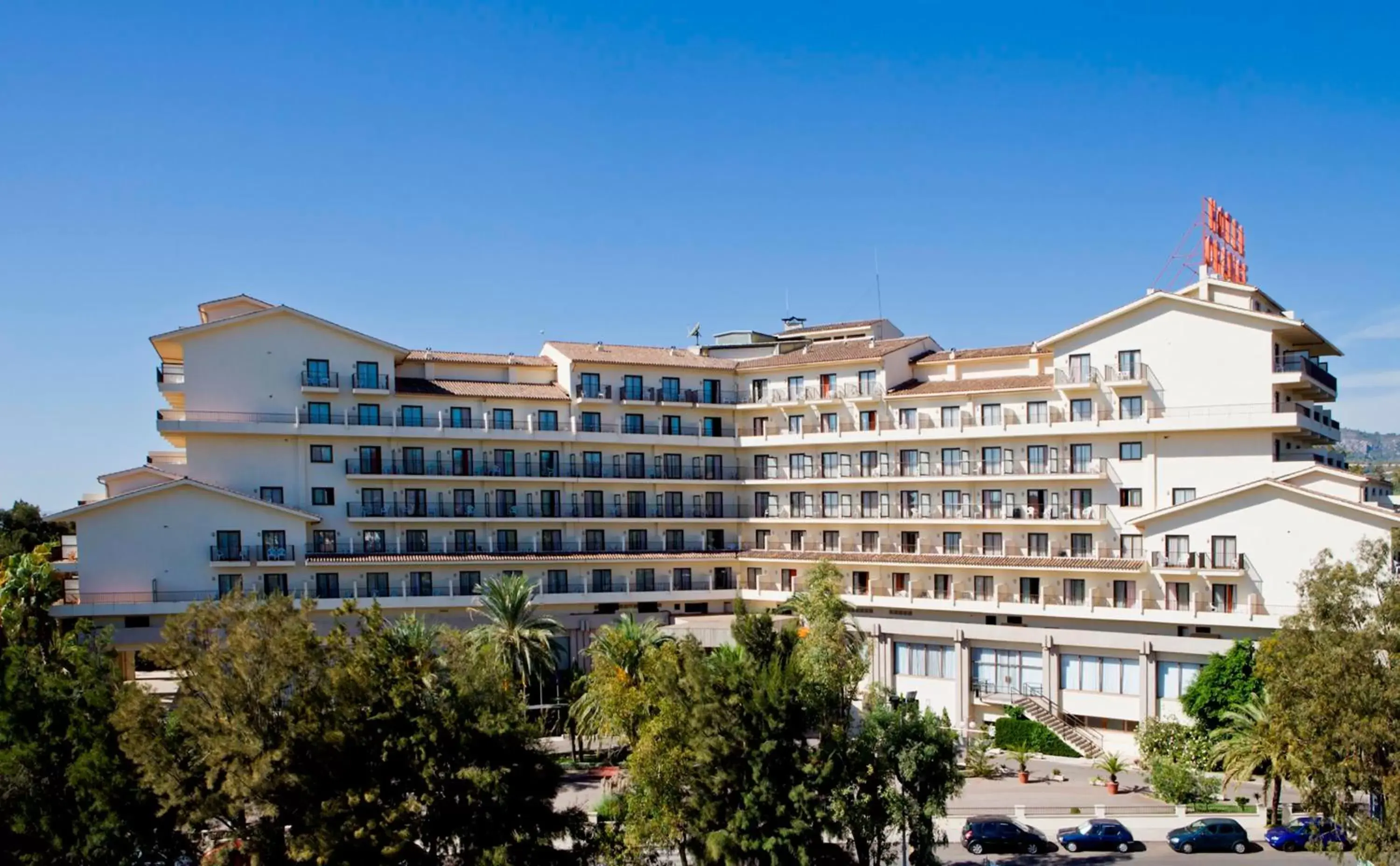 Facade/entrance in Intelier Orange Facade/entrance in Intelier Orange