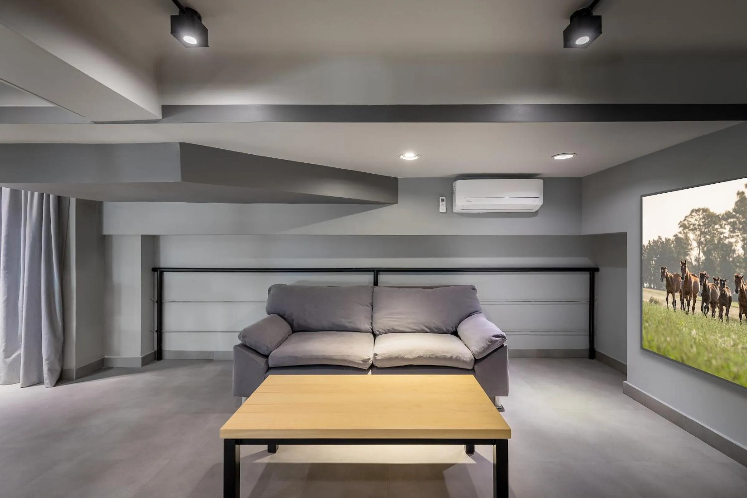 Business facilities in Milhouse Avenue