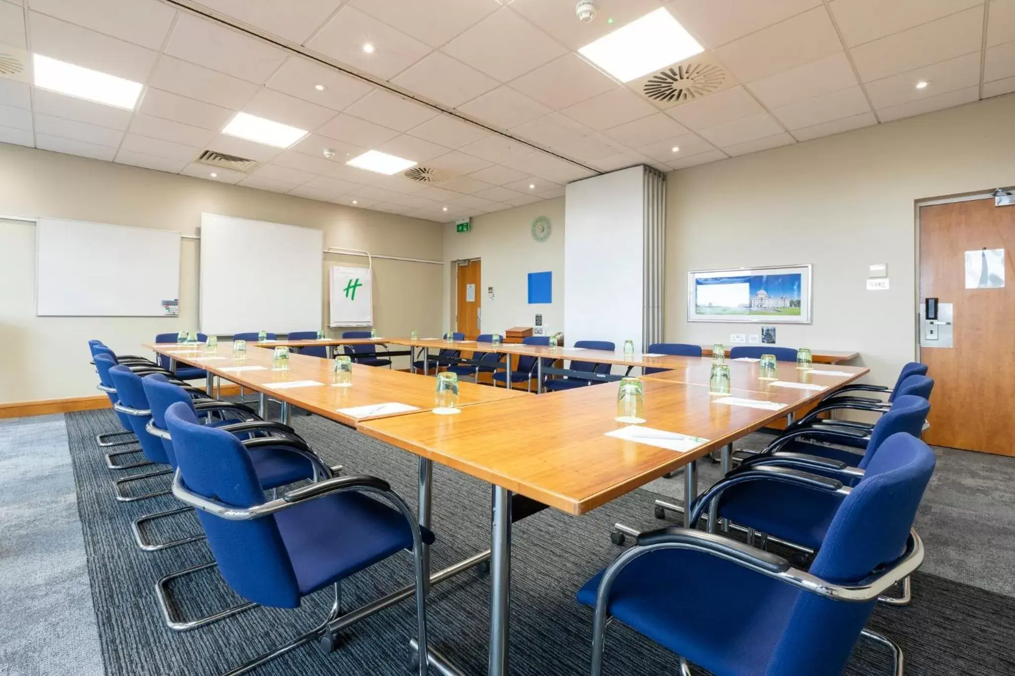 Meeting/conference room in Holiday Inn Cardiff City, an IHG Hotel