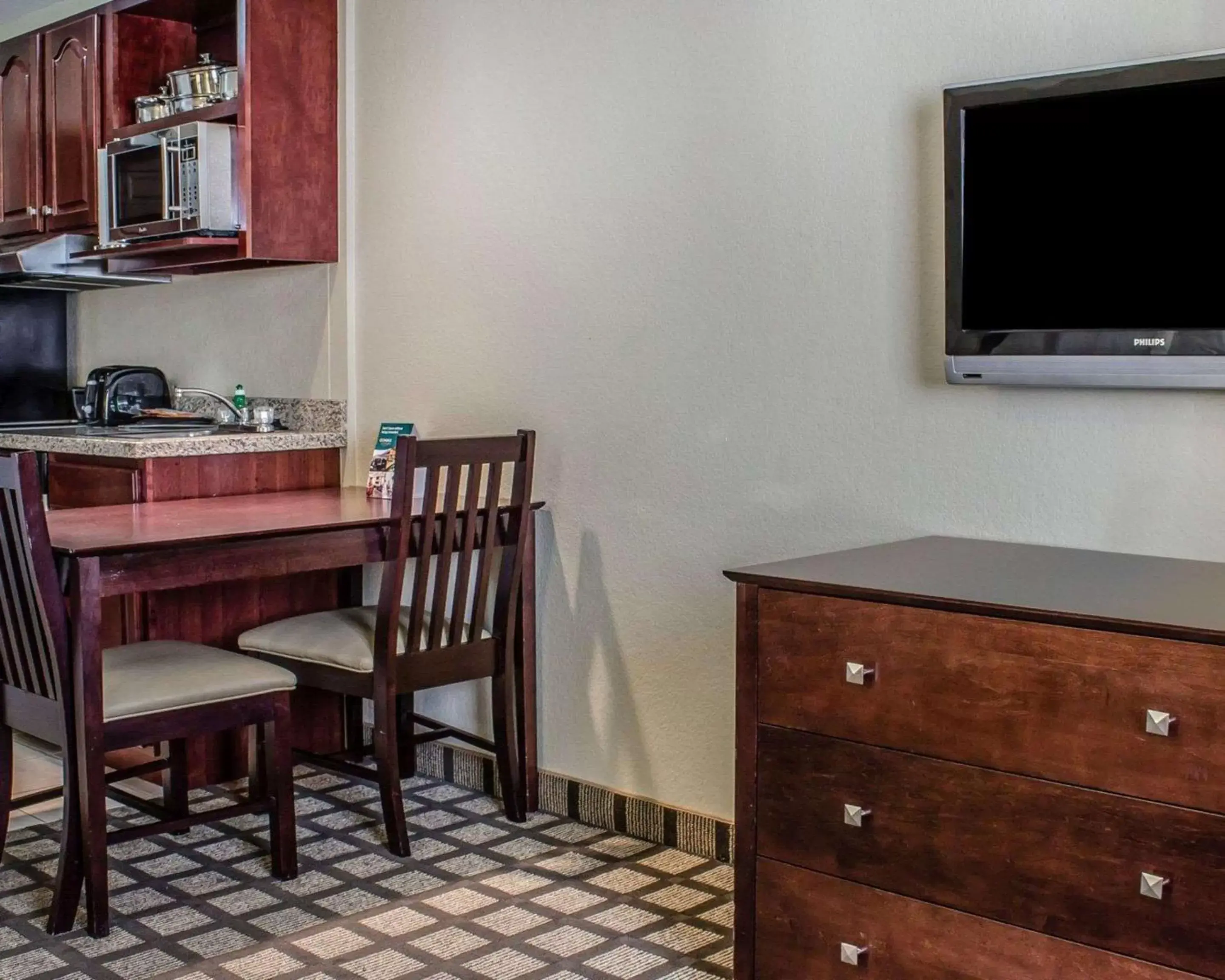 Photo of the whole room, TV/Entertainment Center in MainStay Suites Coralville - Iowa City