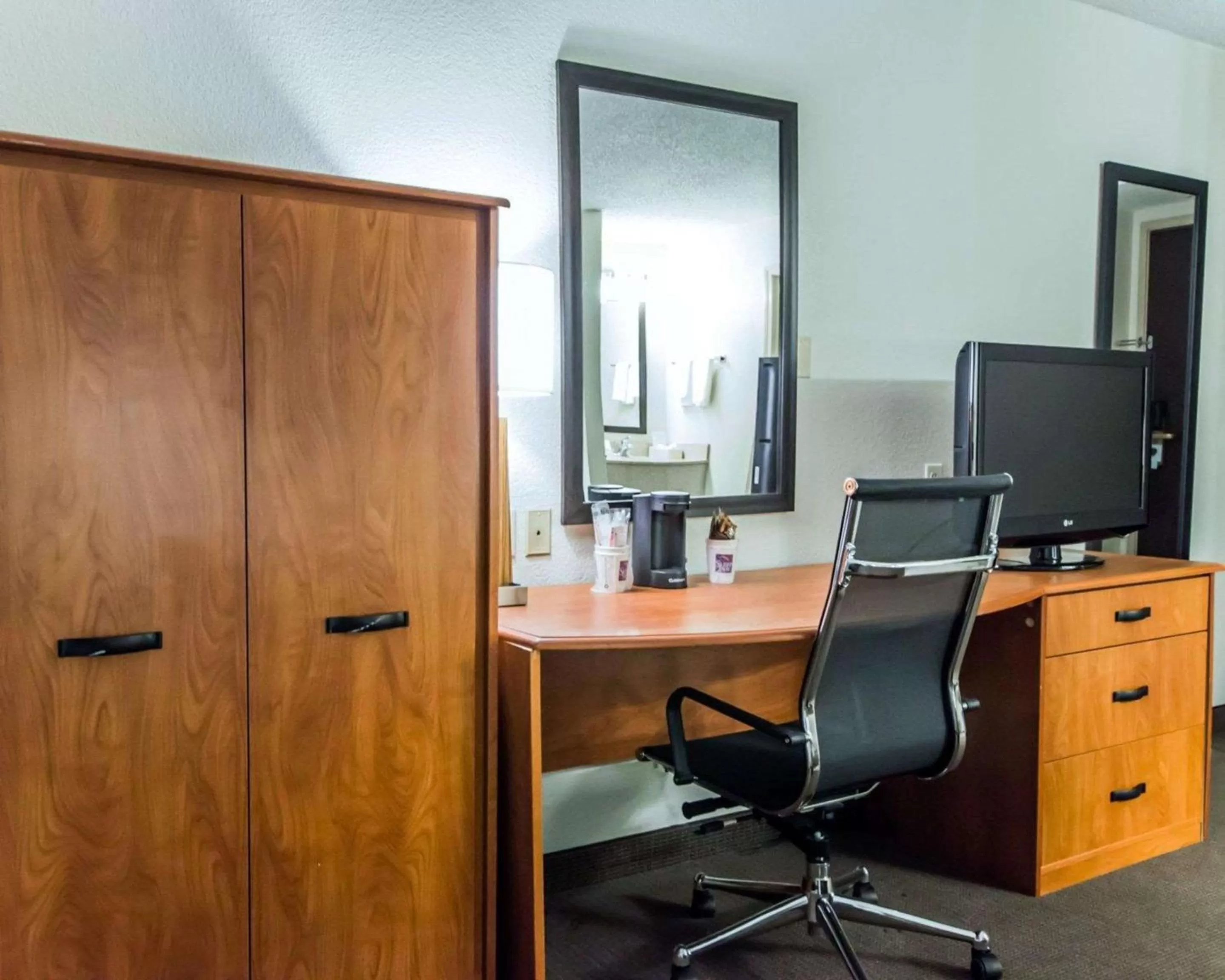 Photo of the whole room in Sleep Inn