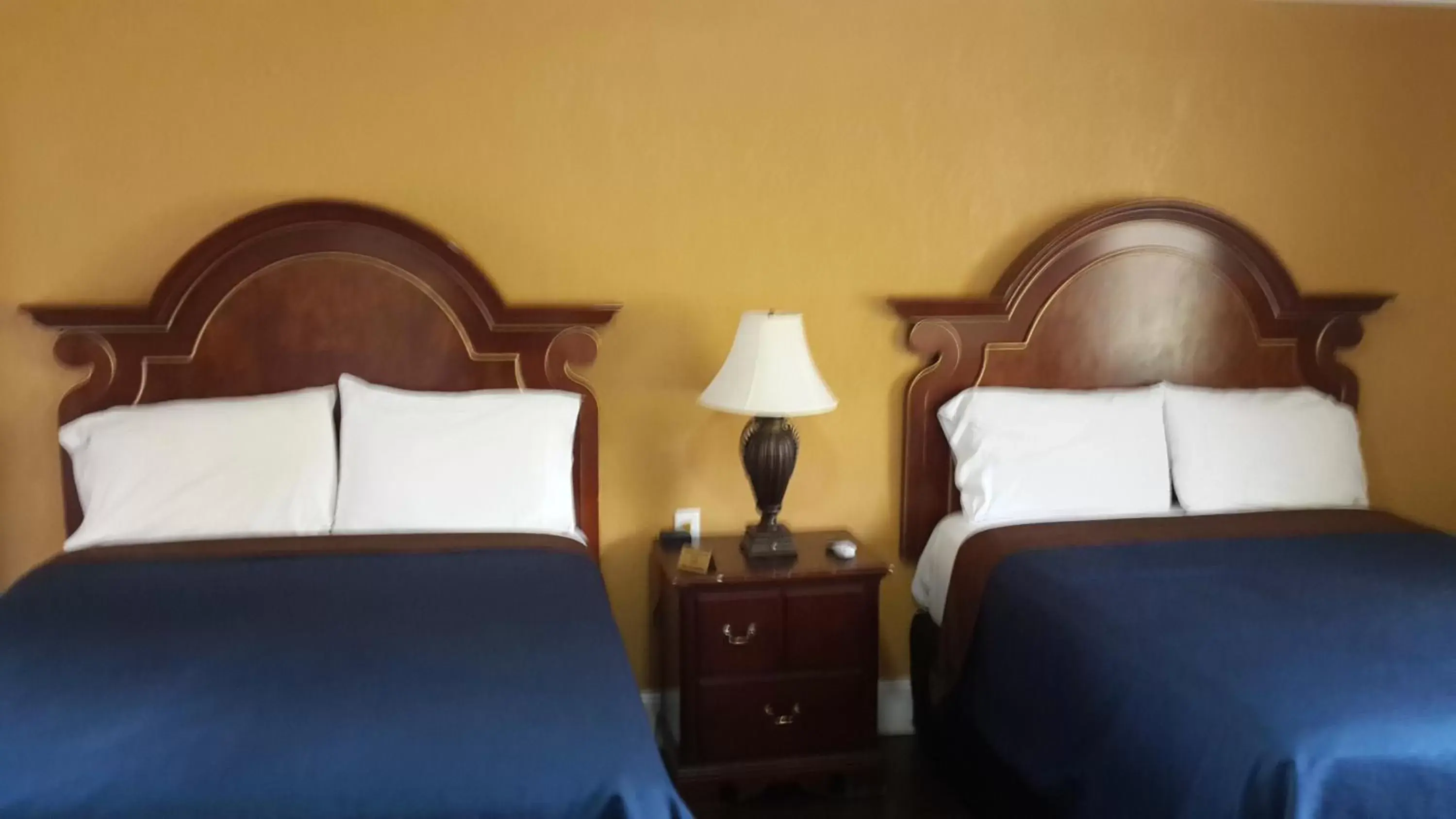 Bed in American Regency Inn