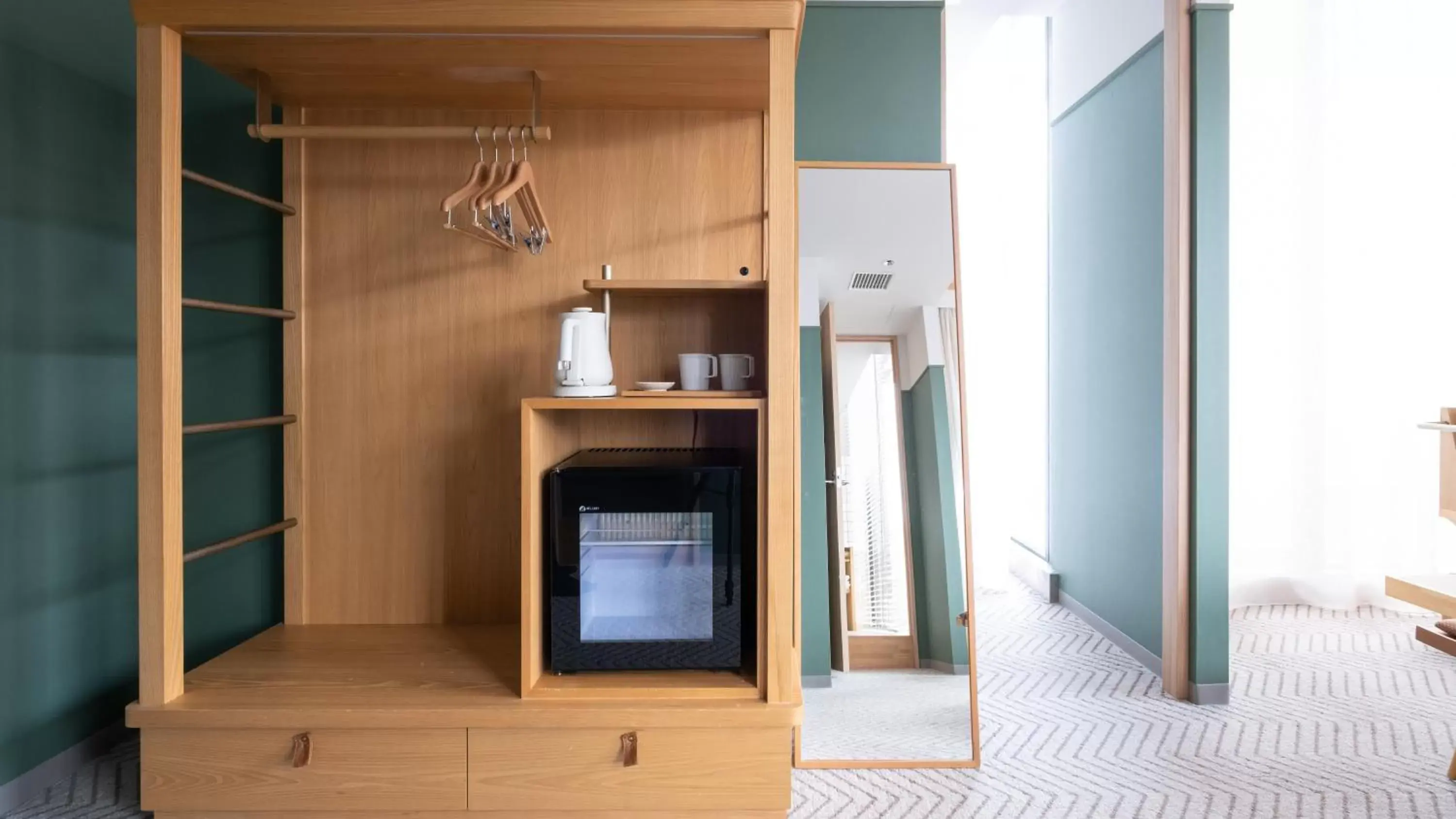 Photo of the whole room, Kitchen/Kitchenette in RAKURO Kyoto by THE SHARE HOTELS