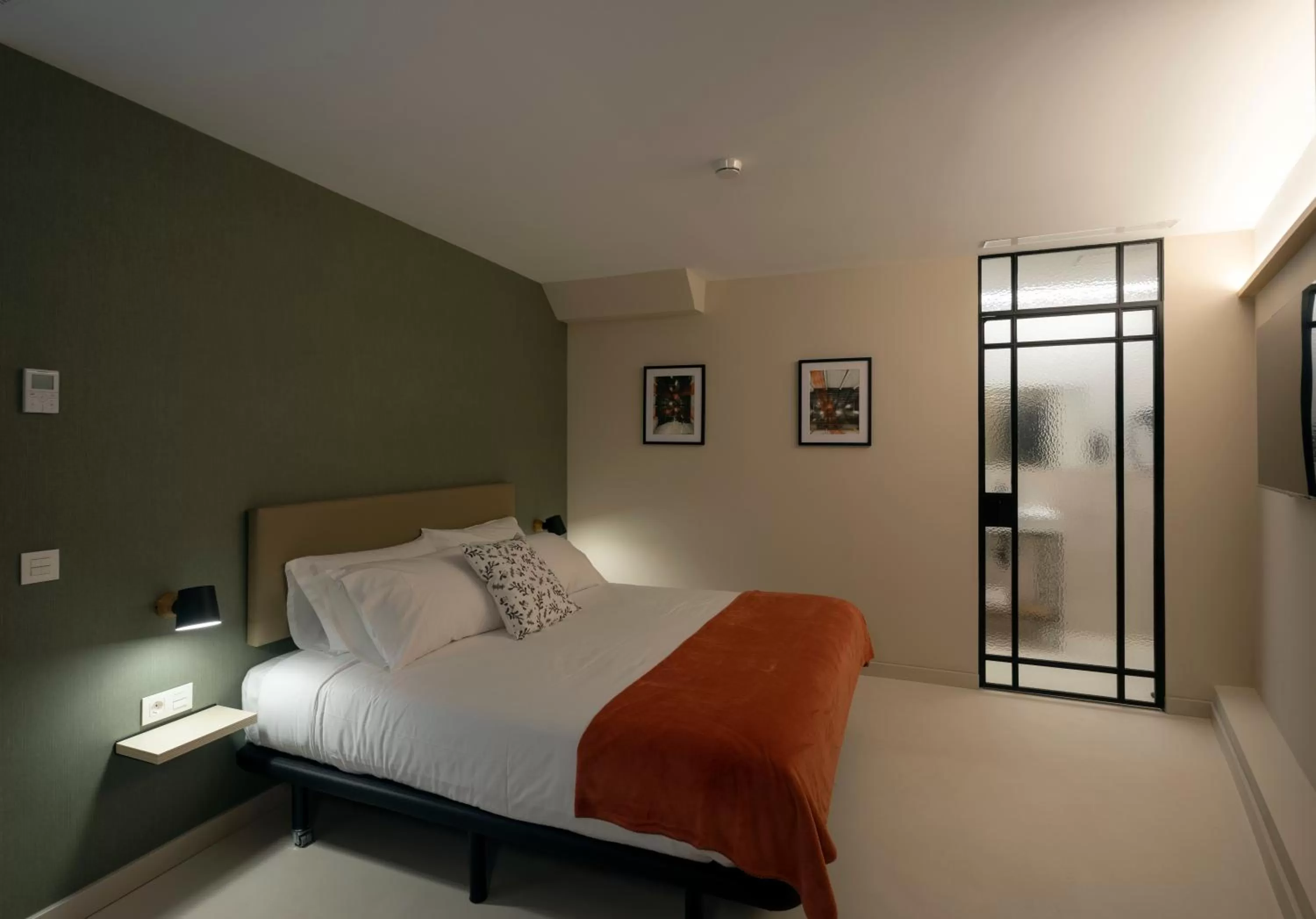 Bedroom, Bed in Mythic Valencia