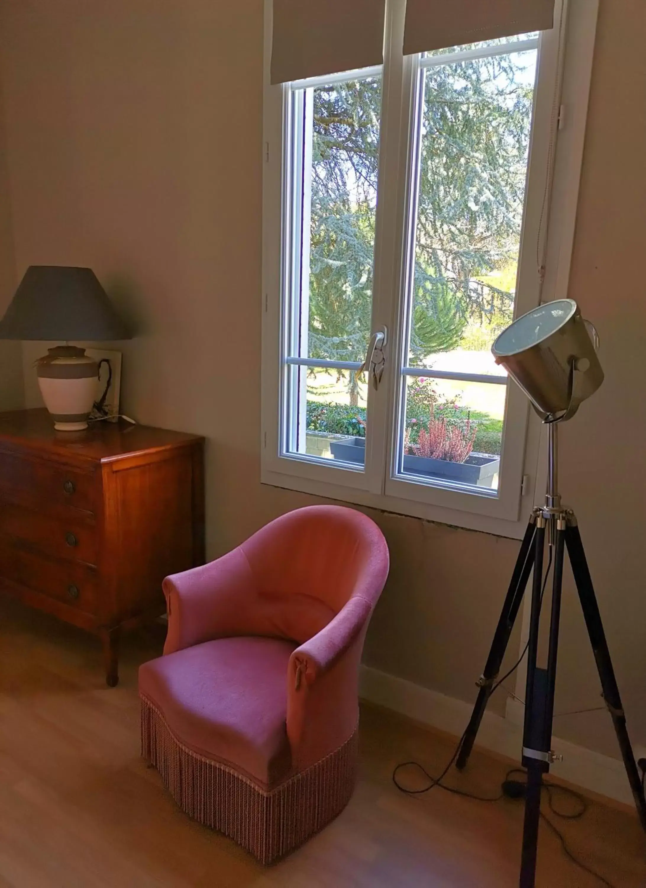 Garden view, Seating Area in Chambres d'hôtes La Maison Blanche