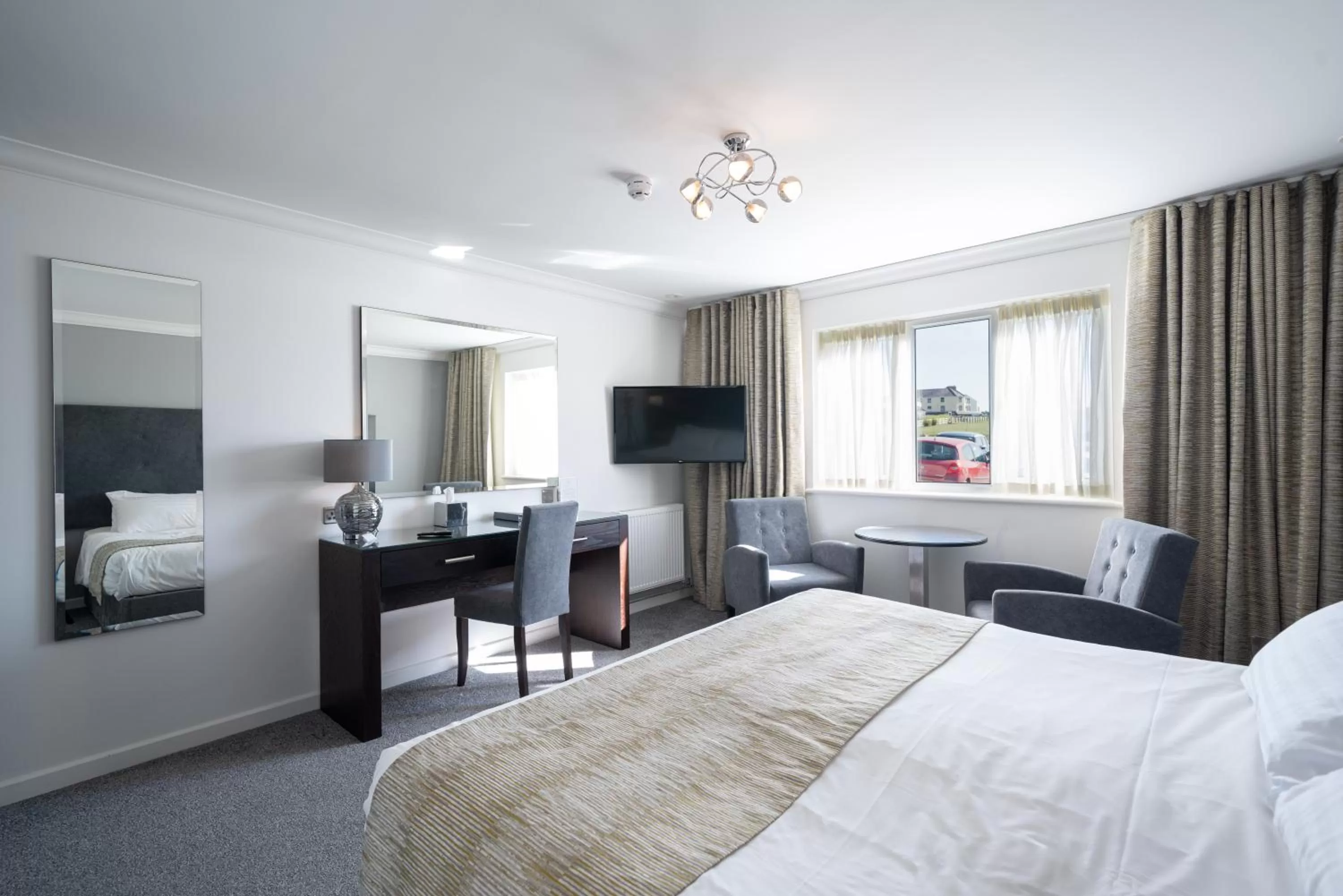 TV and multimedia, Bed in The Cliff Hotel & Spa