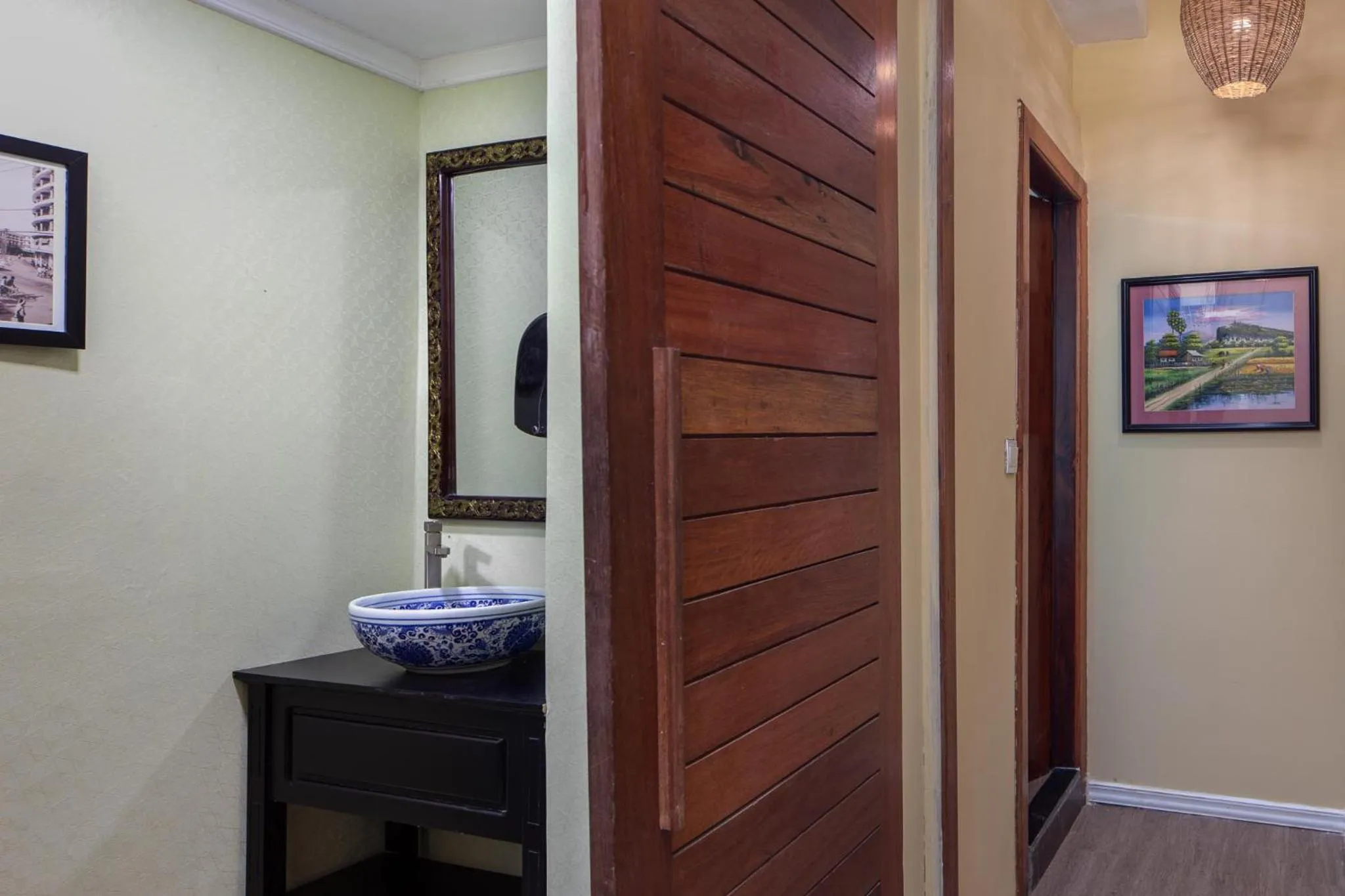 Area and facilities in Botum Palace Hotel