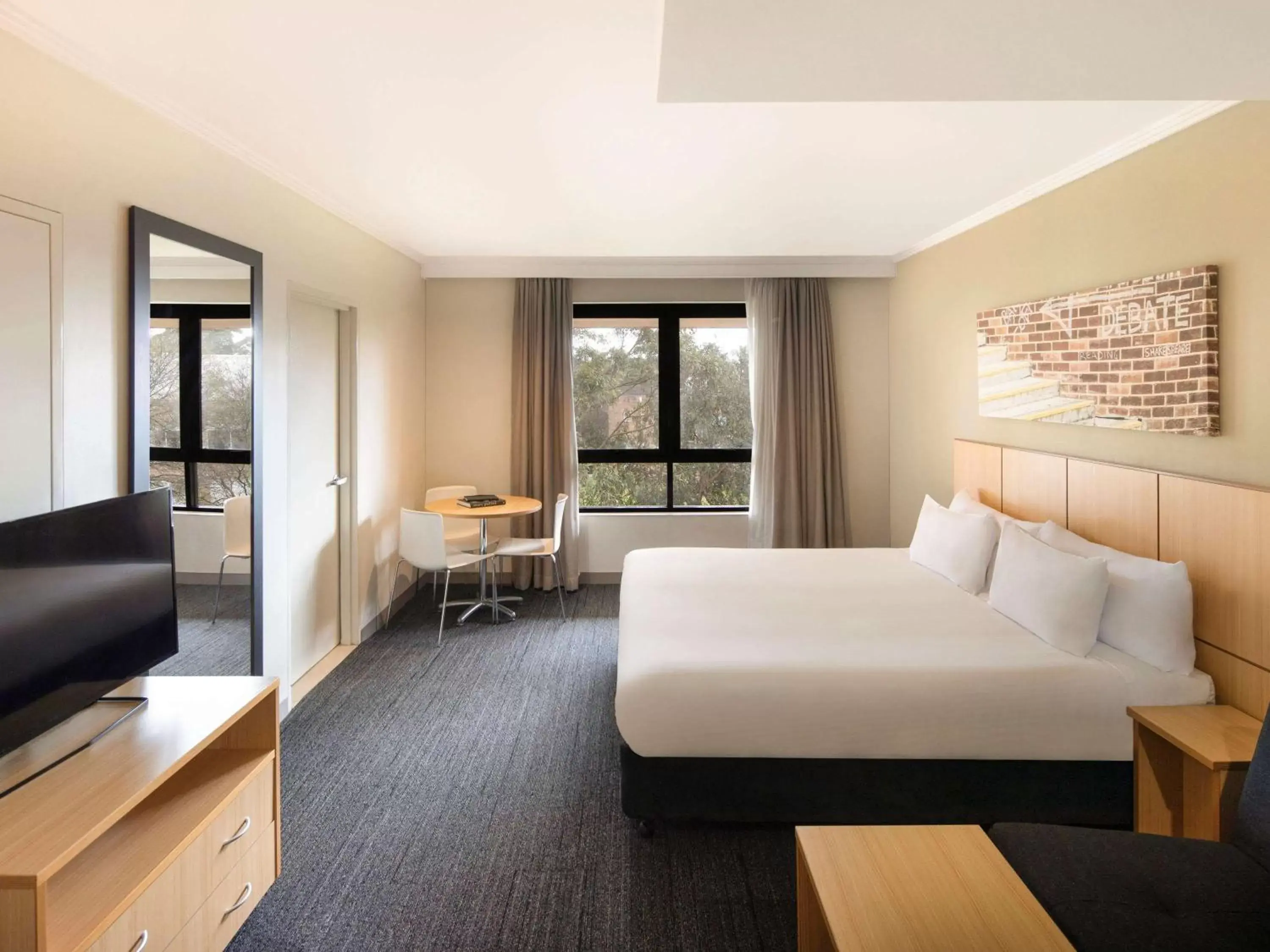 Bedroom, Seating Area in Mercure Sydney Macquarie Park