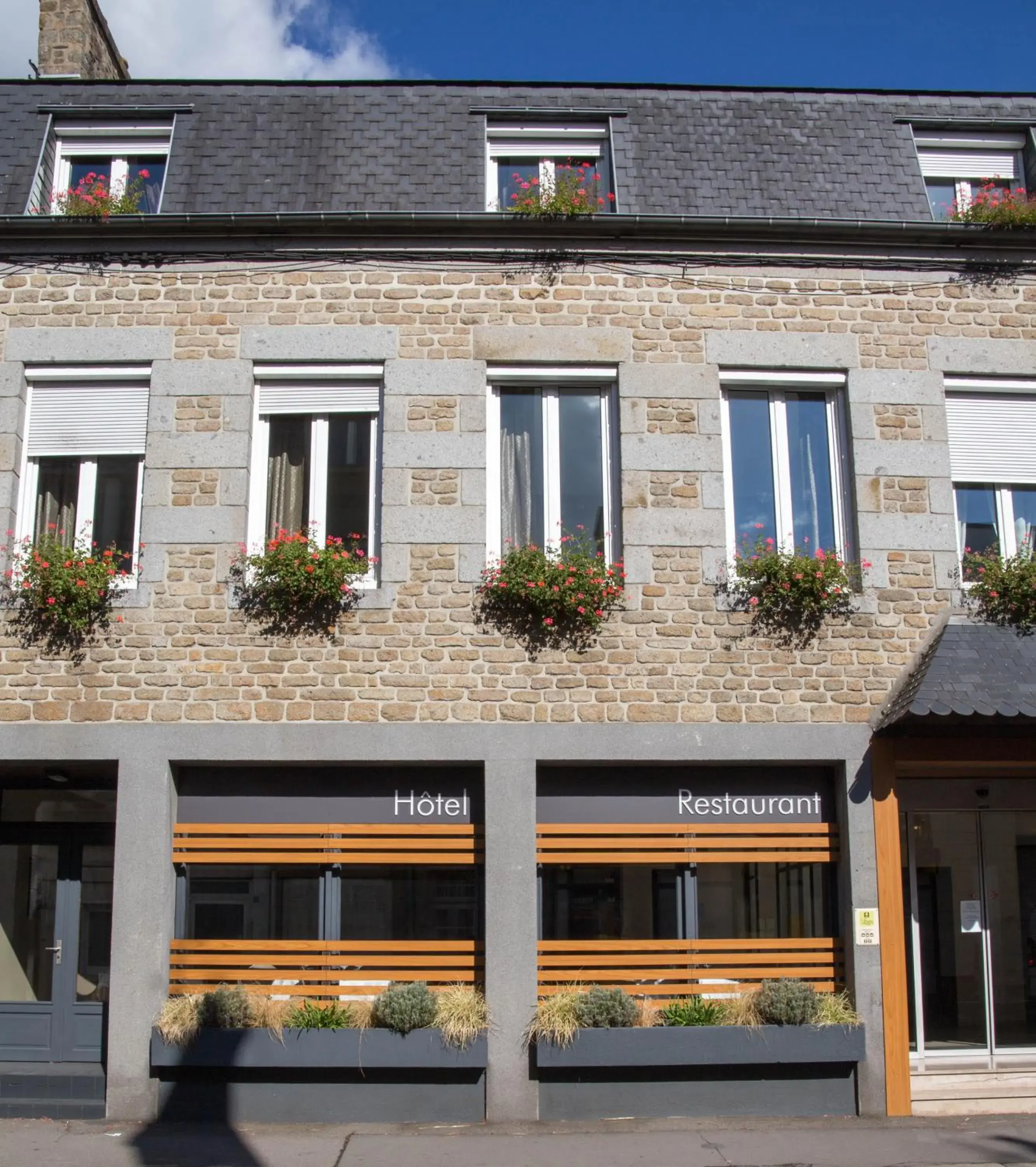 Facade/entrance, Property Building in Hôtel de France Vire