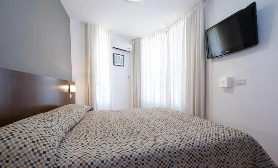 Bed in Urquiza Apart Hotel & Suites