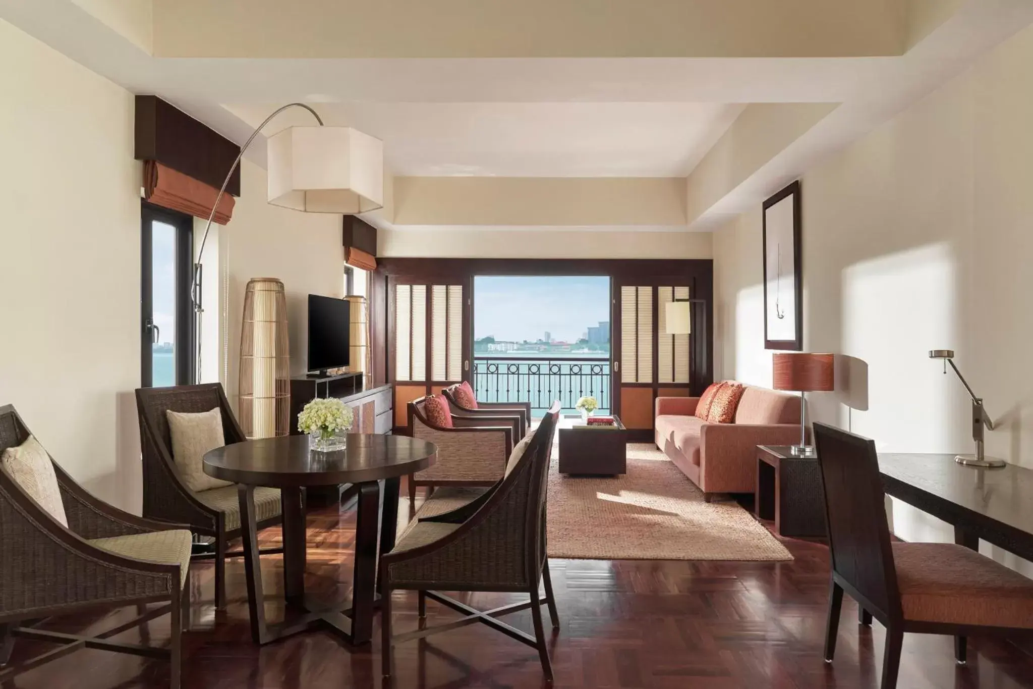 Photo of the whole room, Dining Area in InterContinental Hanoi Westlake, an IHG Hotel