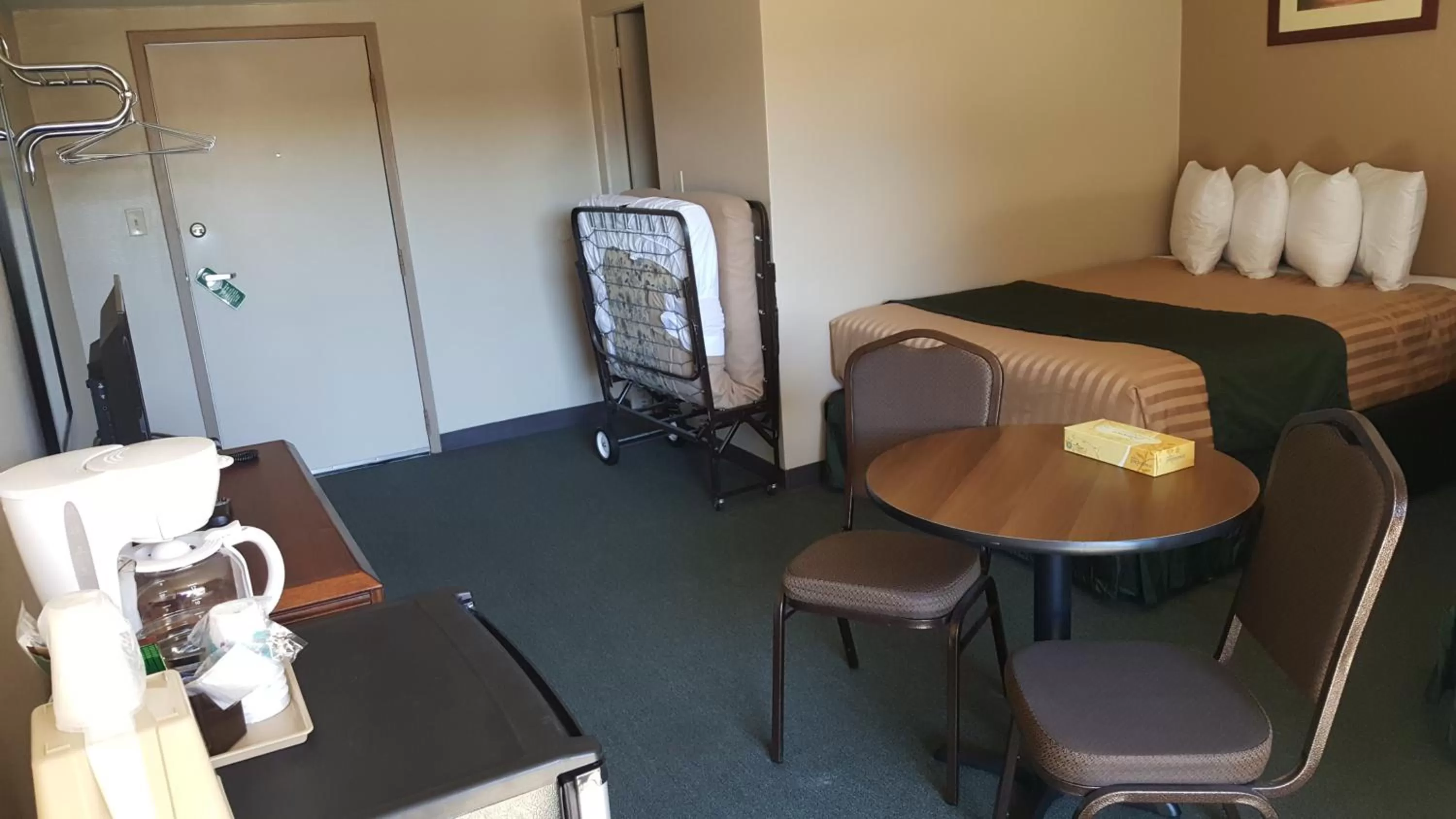 Bedroom, Bed in Lake Powell Canyon Inn