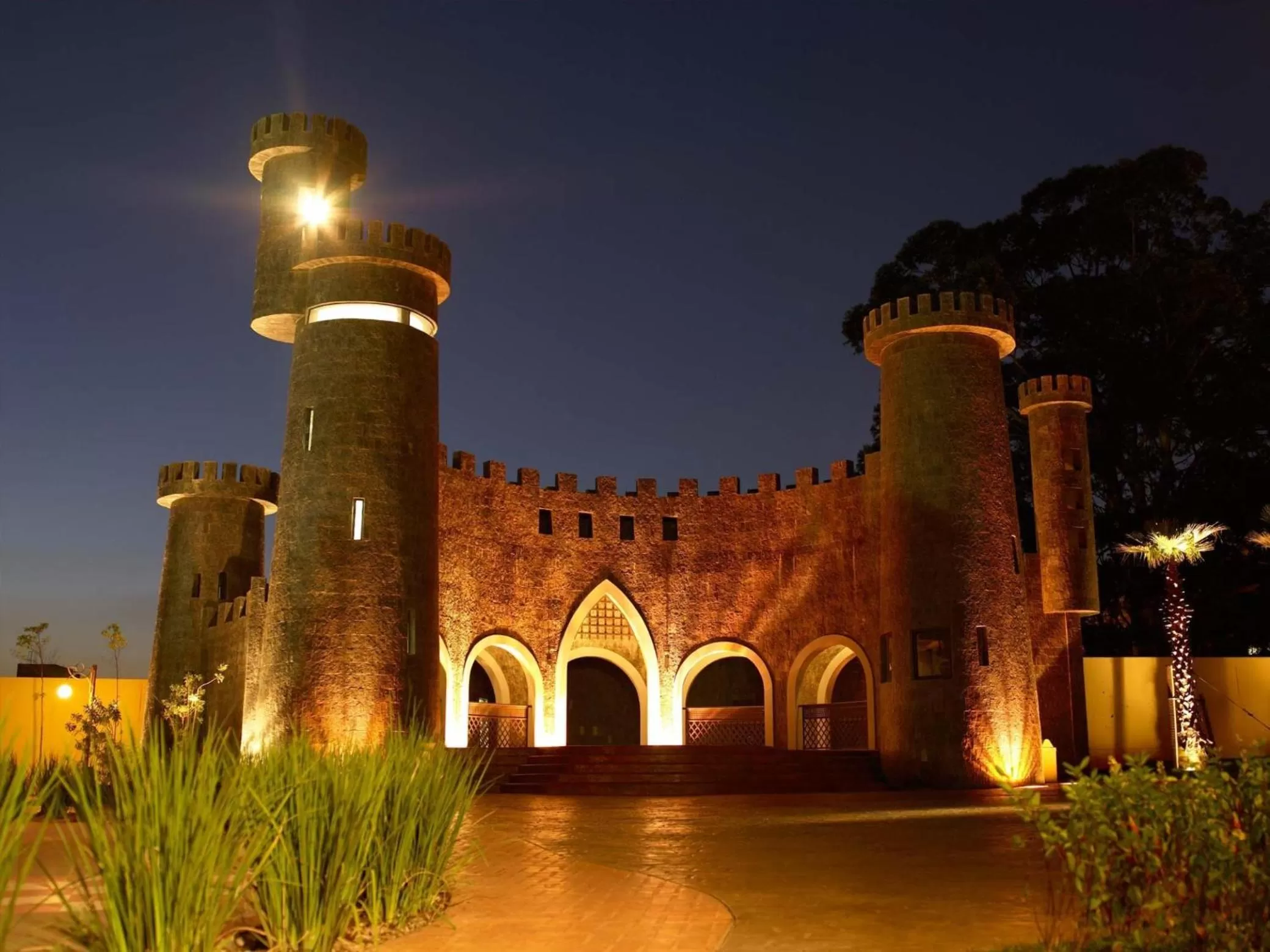 Facade/entrance in Royal Palm Plaza Resort