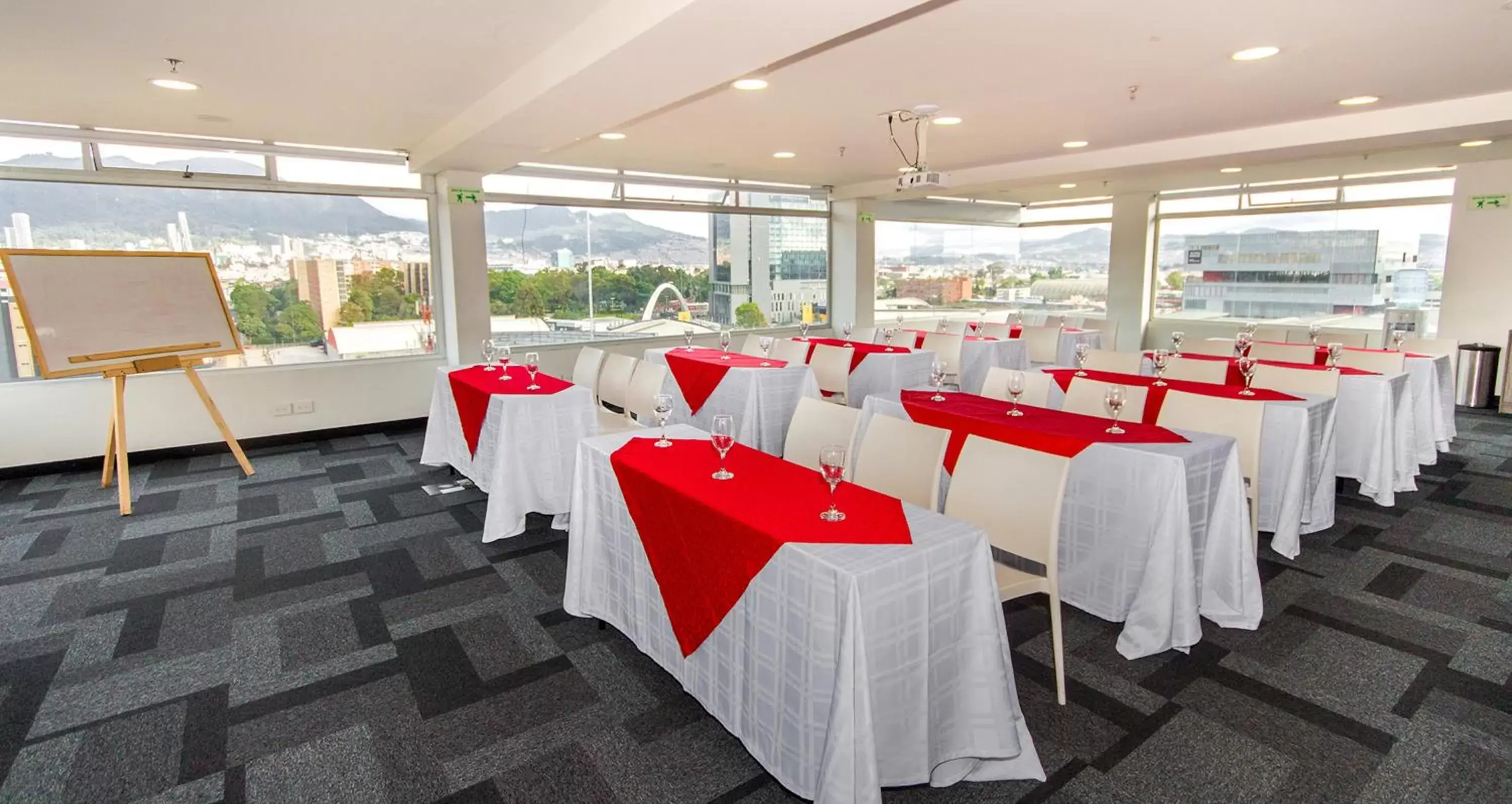 Meeting/conference room in Hotel American Visa Tower