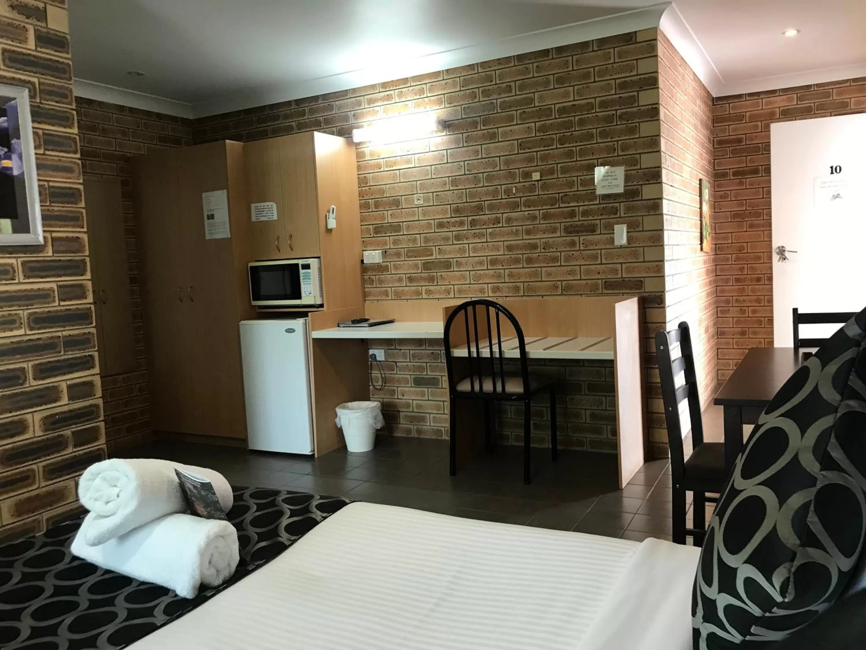 Bed in Jumbuck Motor Inn