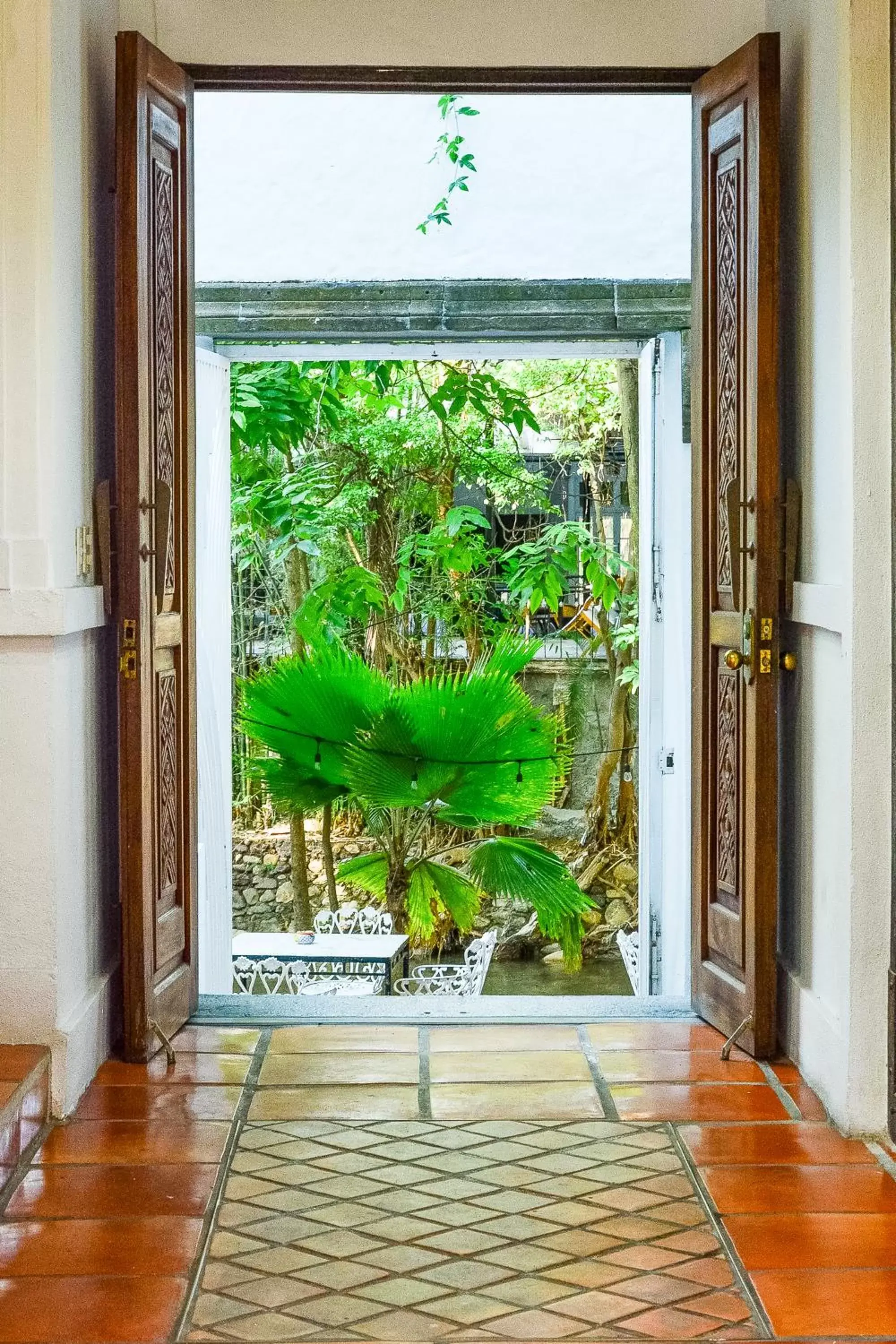 Facade/entrance in Garlands Del Rio