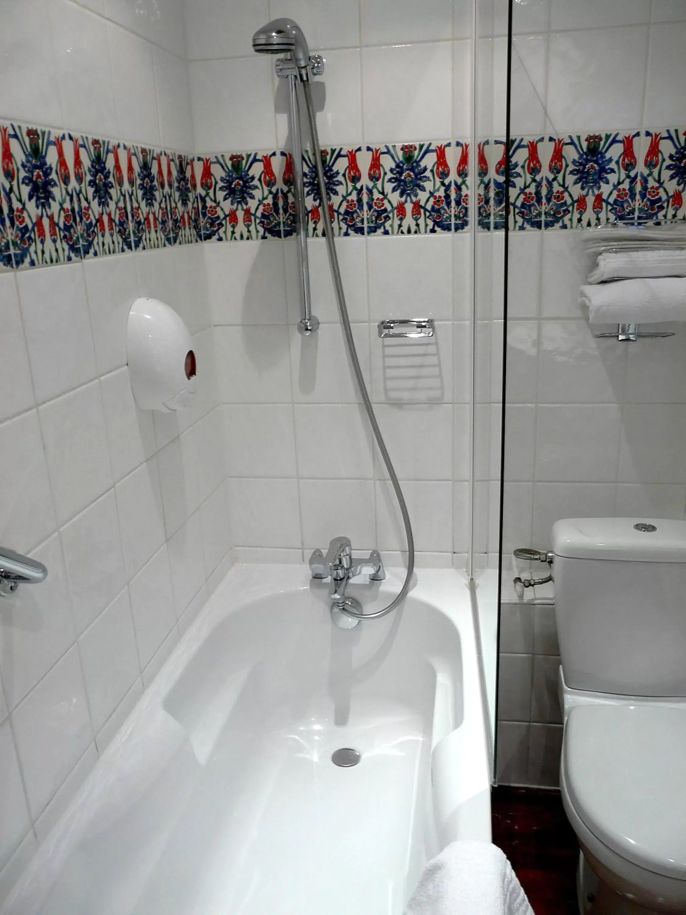 Bathroom in Hôtel de l'Abeille