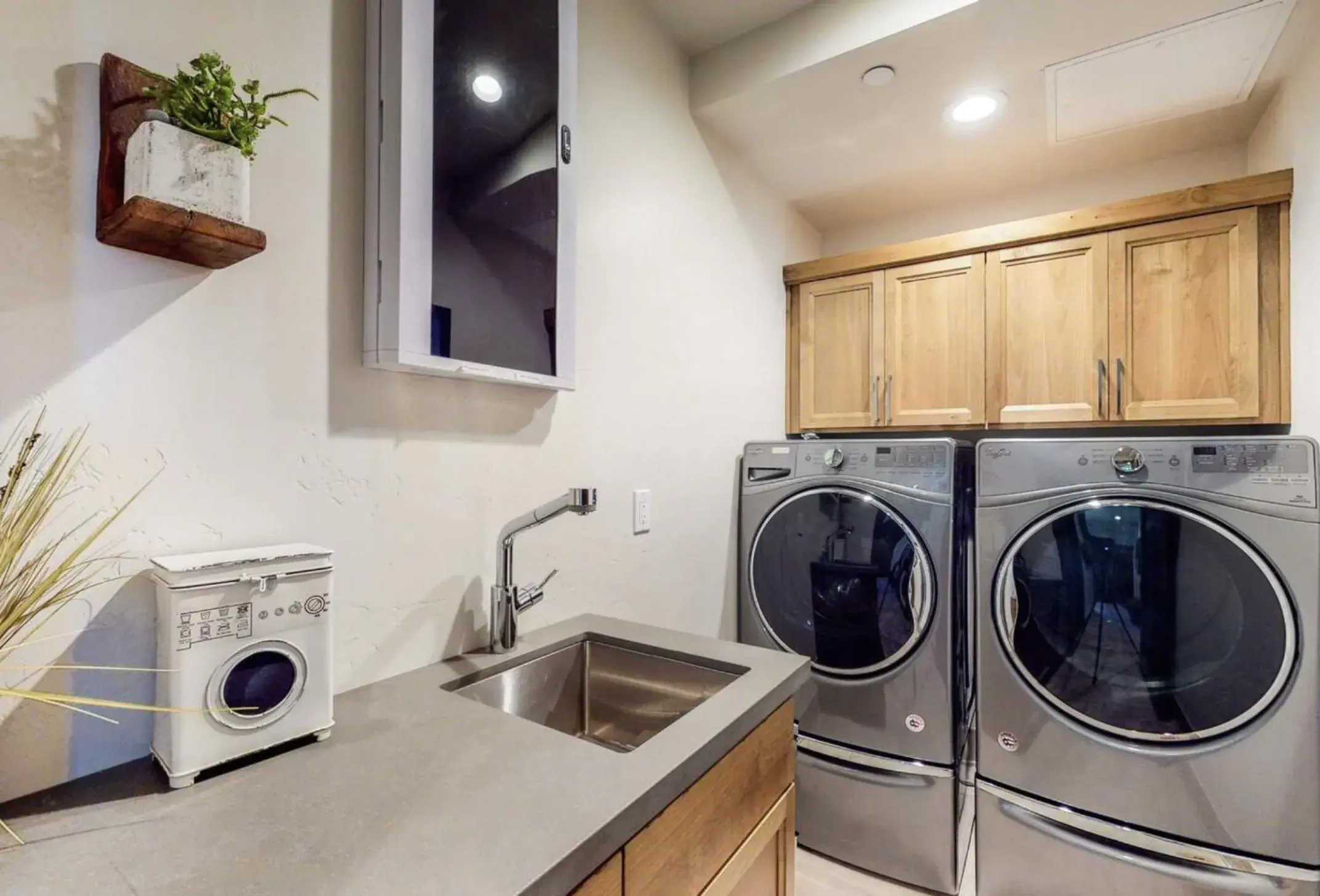 laundry, Kitchen/Kitchenette in Gondola Vista Luxury Villas by Ski Heavenly & Beaches