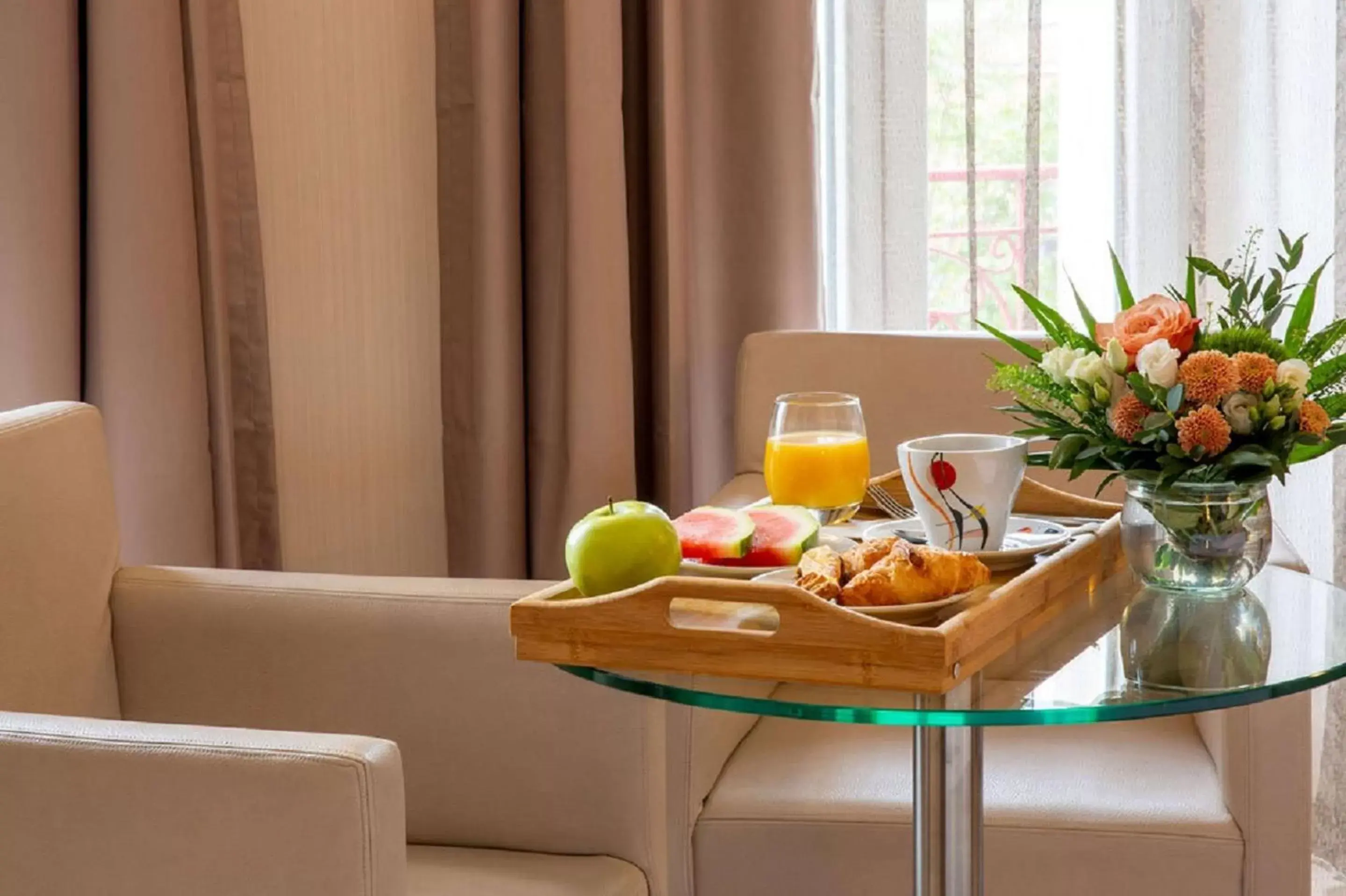 Photo of the whole room in Best Western Plus Hôtel Belfort Centre Gare Photo of the whole room in Best Western Plus Hôtel Belfort Centre Gare