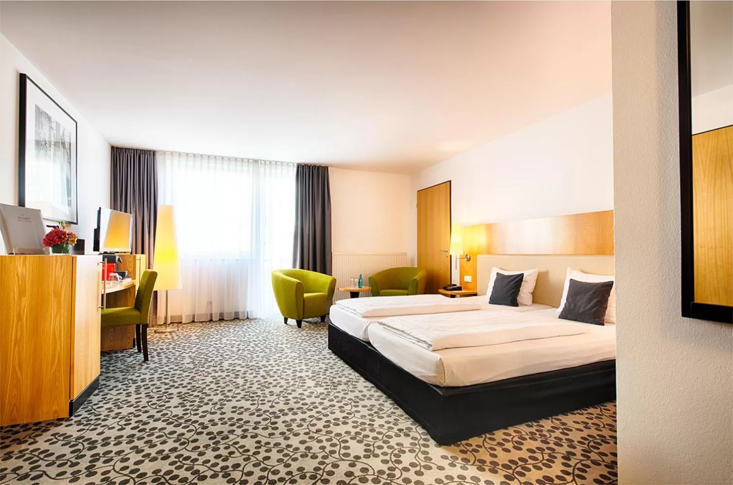 Bed in Offenbach Plaza Hotel