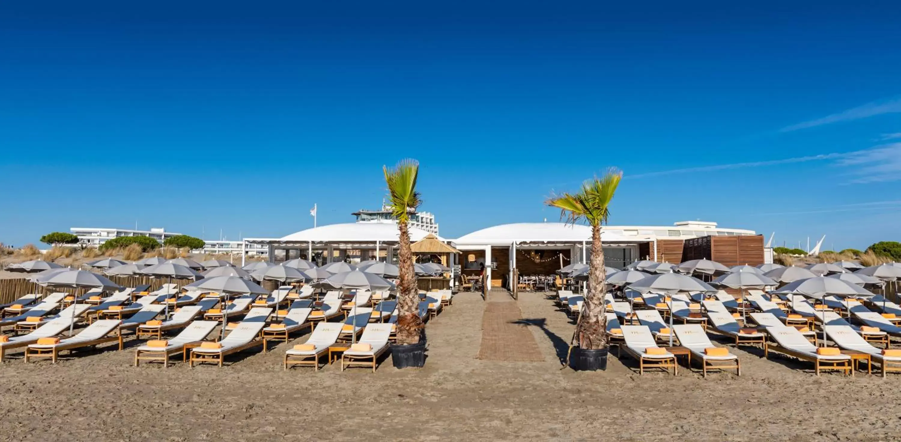 Facade/entrance, Beach in Thalazur Port-Camargue - Hotel & Spa