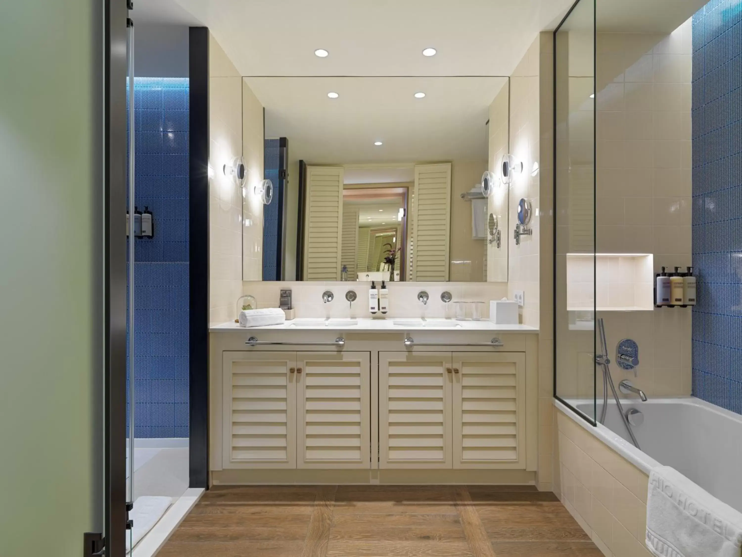 Shower, Bathroom in H10 Imperial Tarraco 4* Sup