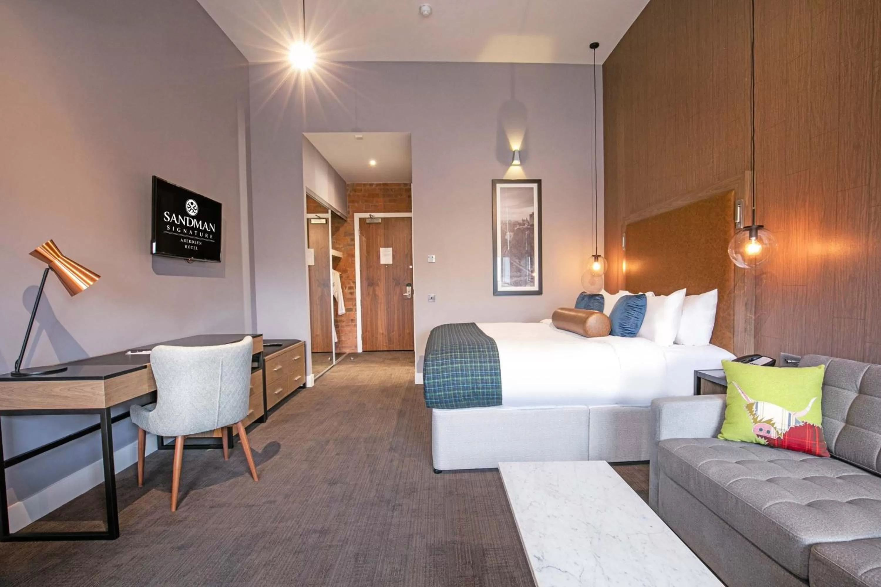 Photo of the whole room, Bed in Sandman Signature Aberdeen Hotel & Spa