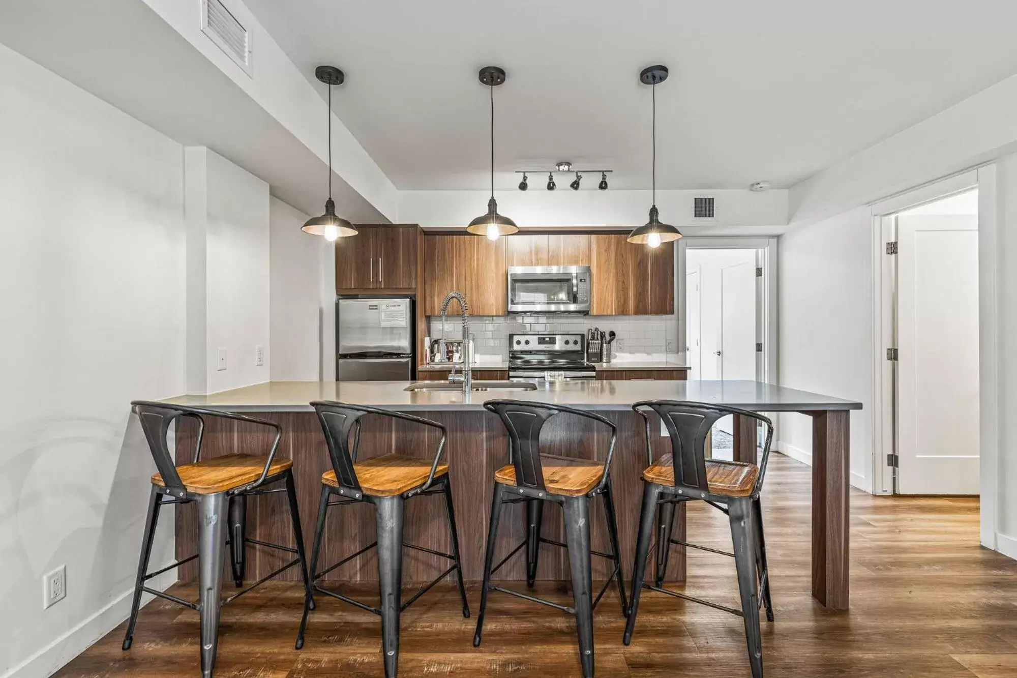 One-Bedroom Apartment - Pet Friendly - Self Check-In in Basecamp Resorts Canmore One-Bedroom Apartment - Pet Friendly - Self Check-In in Basecamp Resorts Canmore