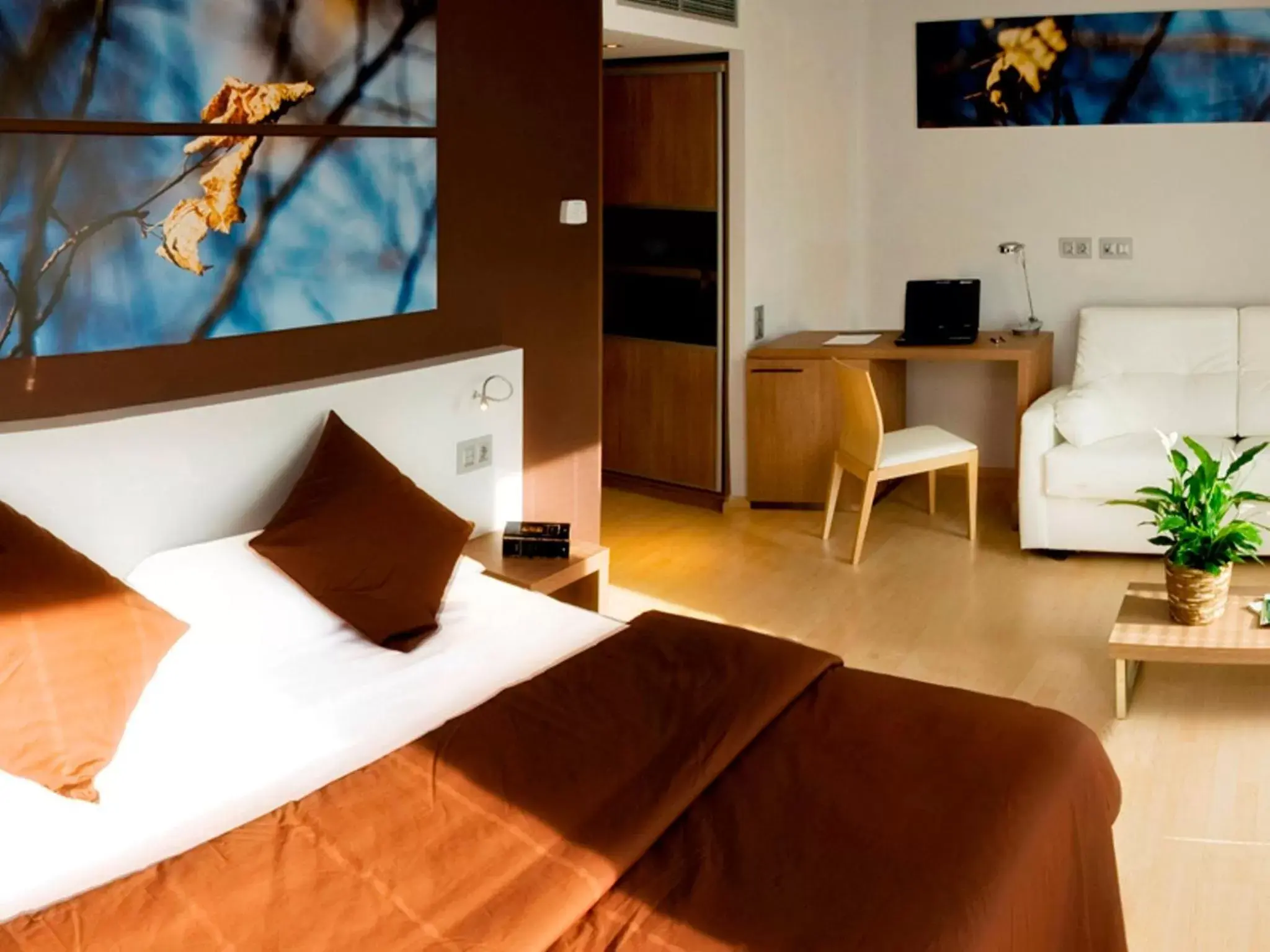 Photo of the whole room, Bed in Hotel La Sèquia Molinar