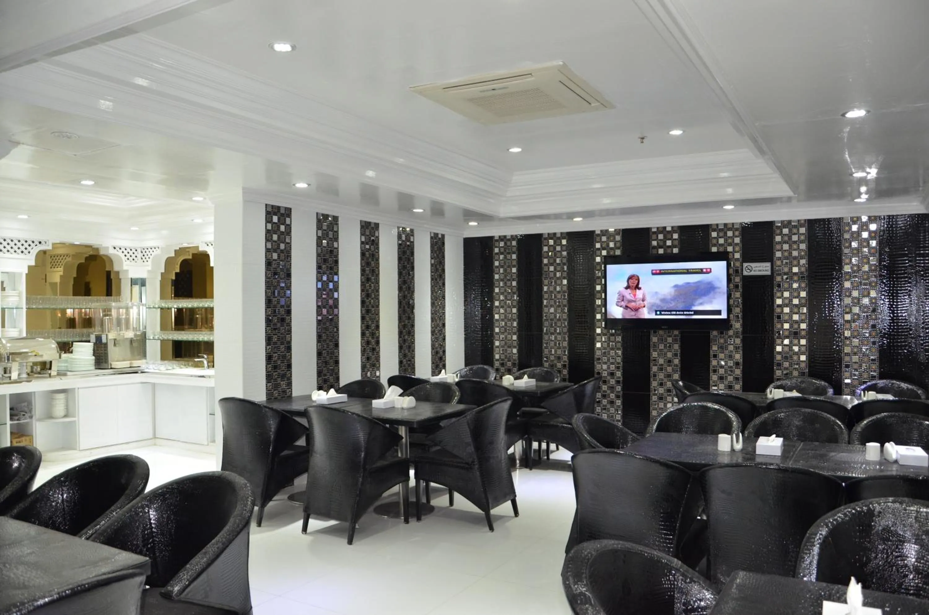 Restaurant/places to eat in White Fort Hotel