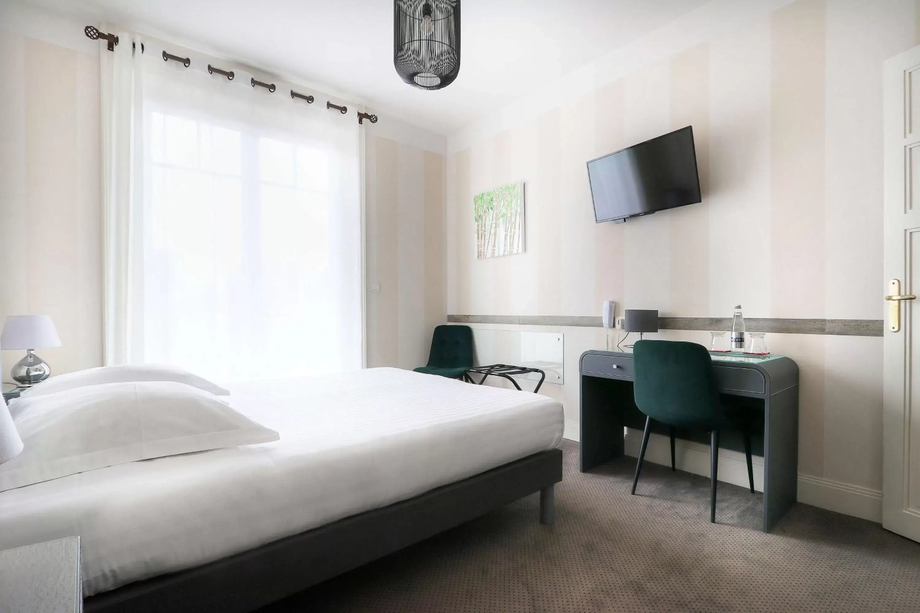 Comfort Double Room in Best Western Hôtel Brittany La Baule Centre & Plages Comfort Double Room in Best Western Hôtel Brittany La Baule Centre & Plages