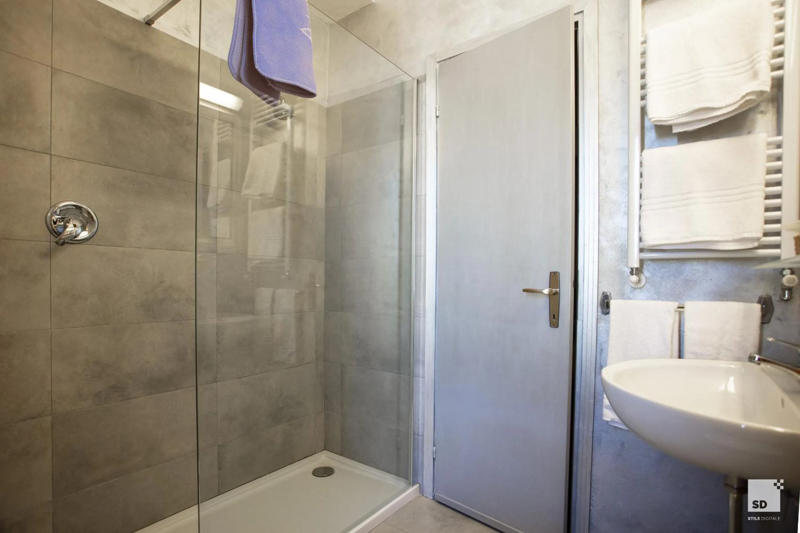 Shower in Admiral Hotel