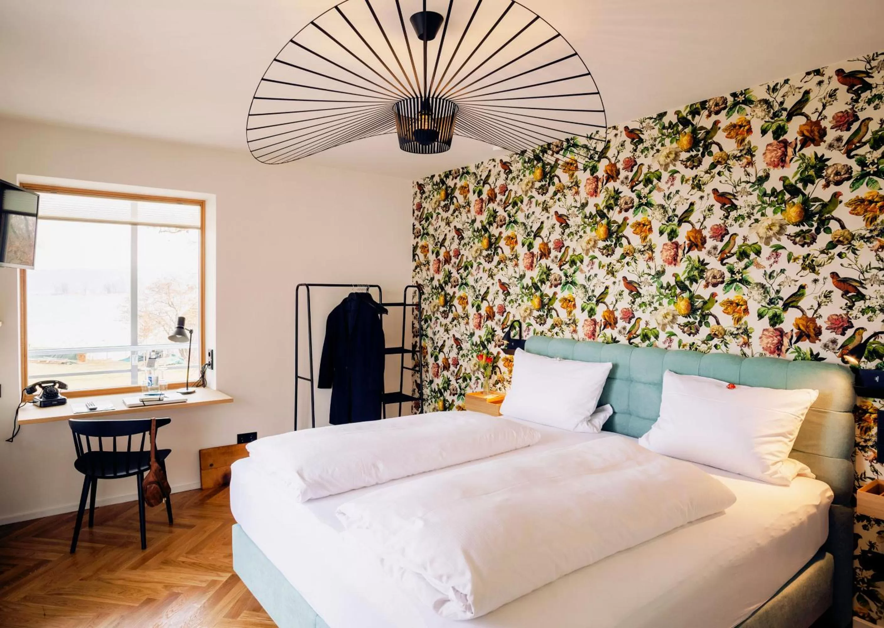 Photo of the whole room, Bed in Strandhotel SüdSee Diessen am Ammersee