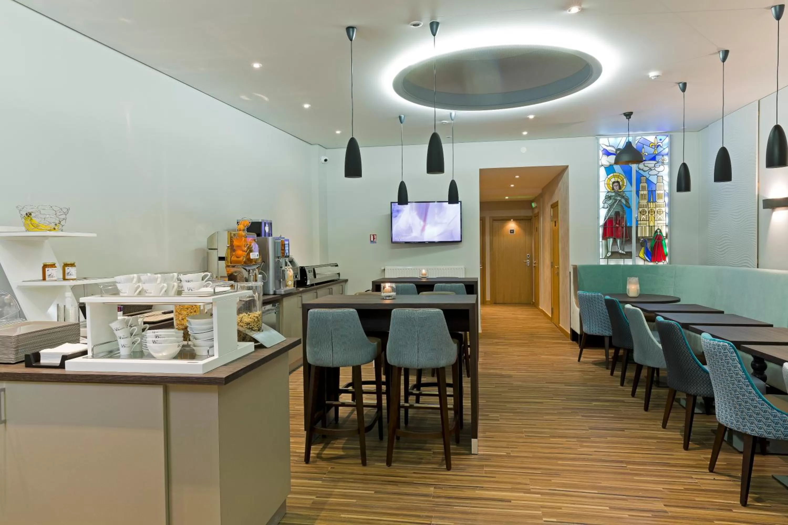 Restaurant/places to eat in Hôtel d'Orléans