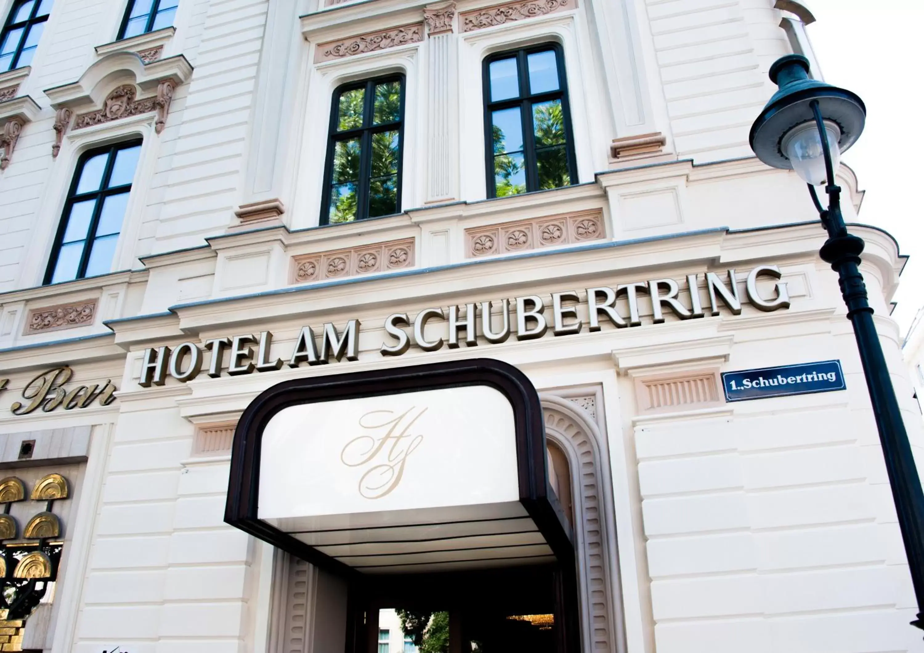 Facade/entrance, Property Building in Hotel Am Schubertring