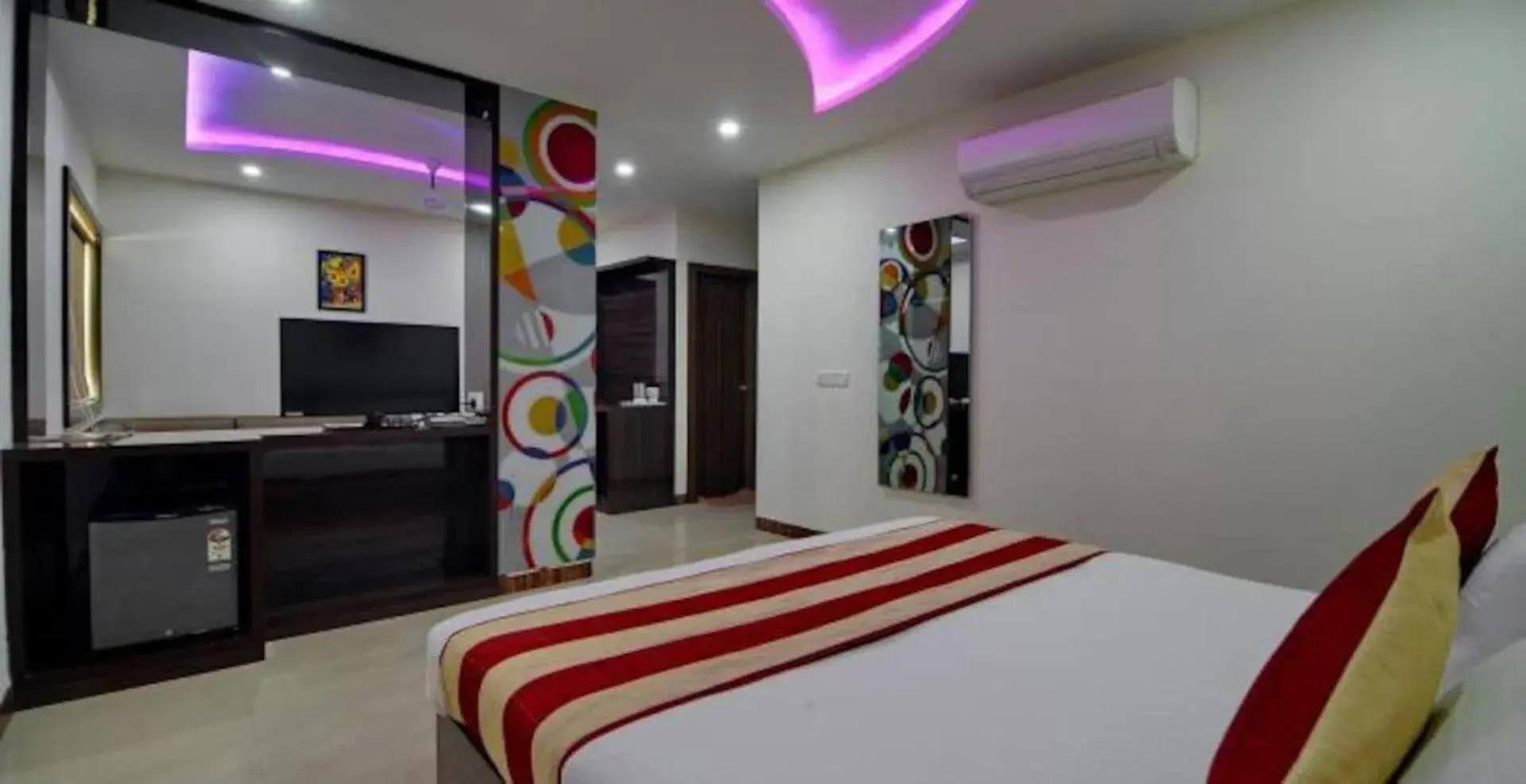 Bed in Hotel Karan Vilas