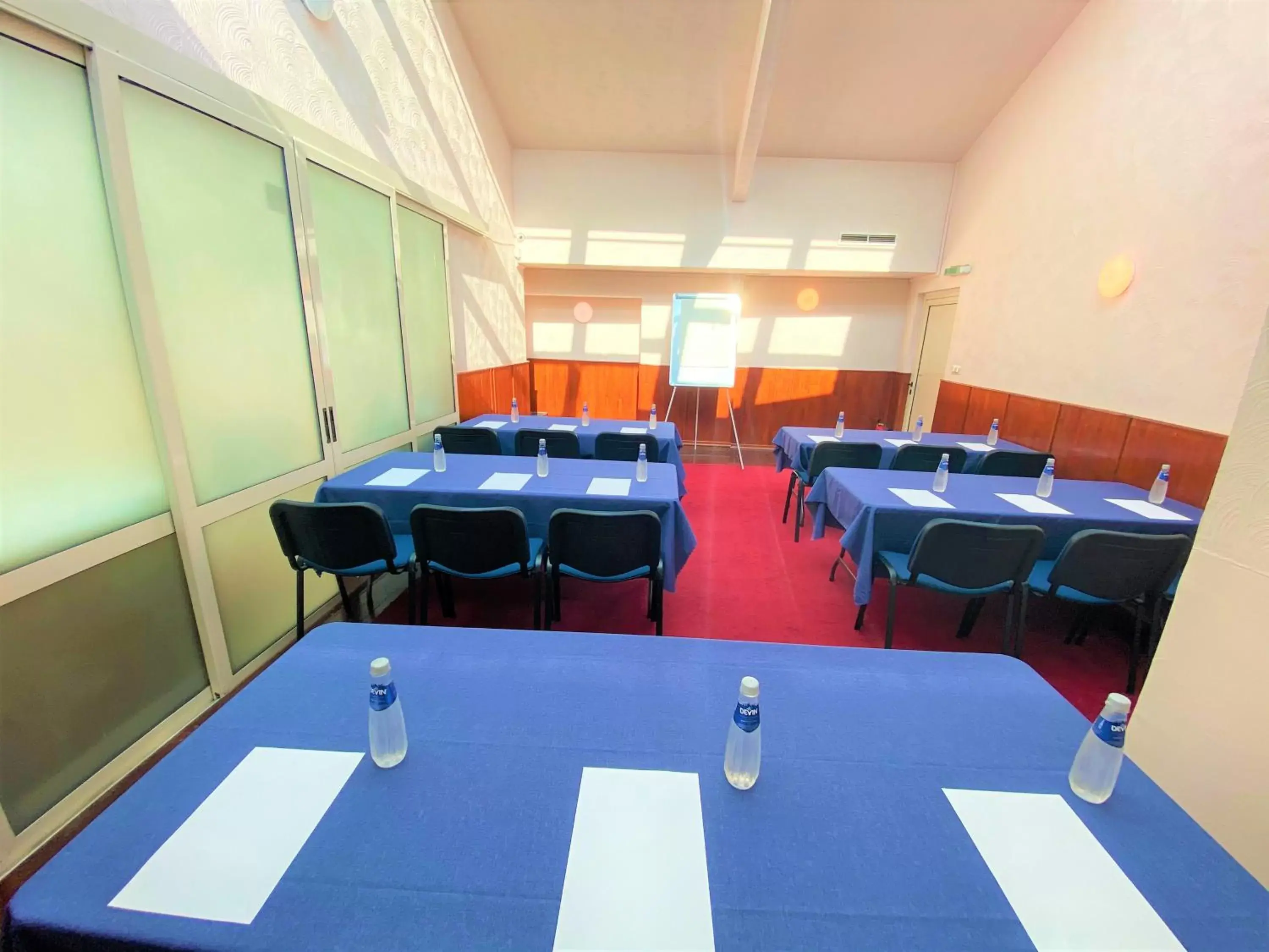 Business facilities in Light Hotel