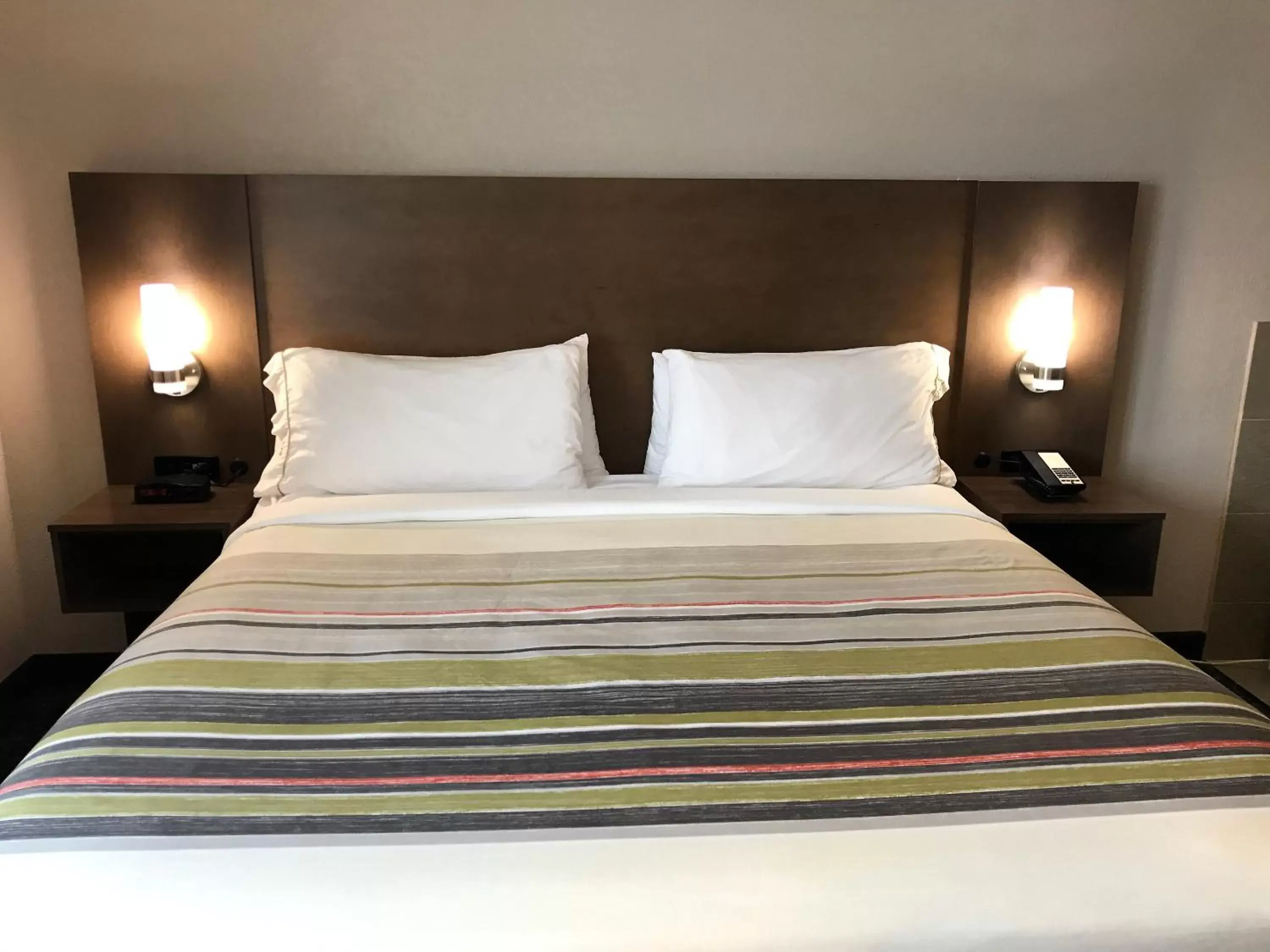 Bedroom, Bed in Country Inn & Suites by Radisson, Mt. Pleasant-Racine West, WI